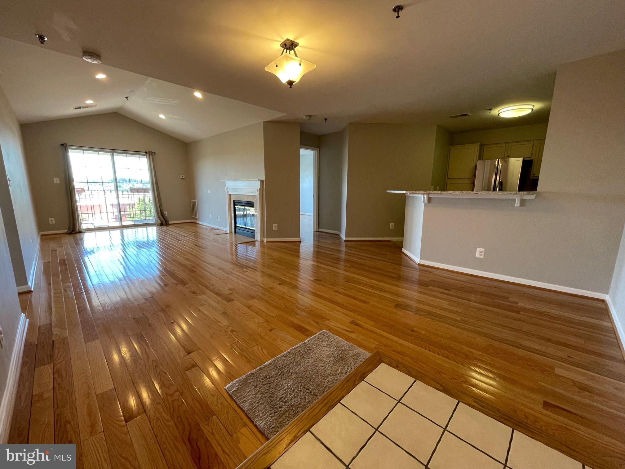 QUAKER HILL CONDOMINIUM - Residential Lease