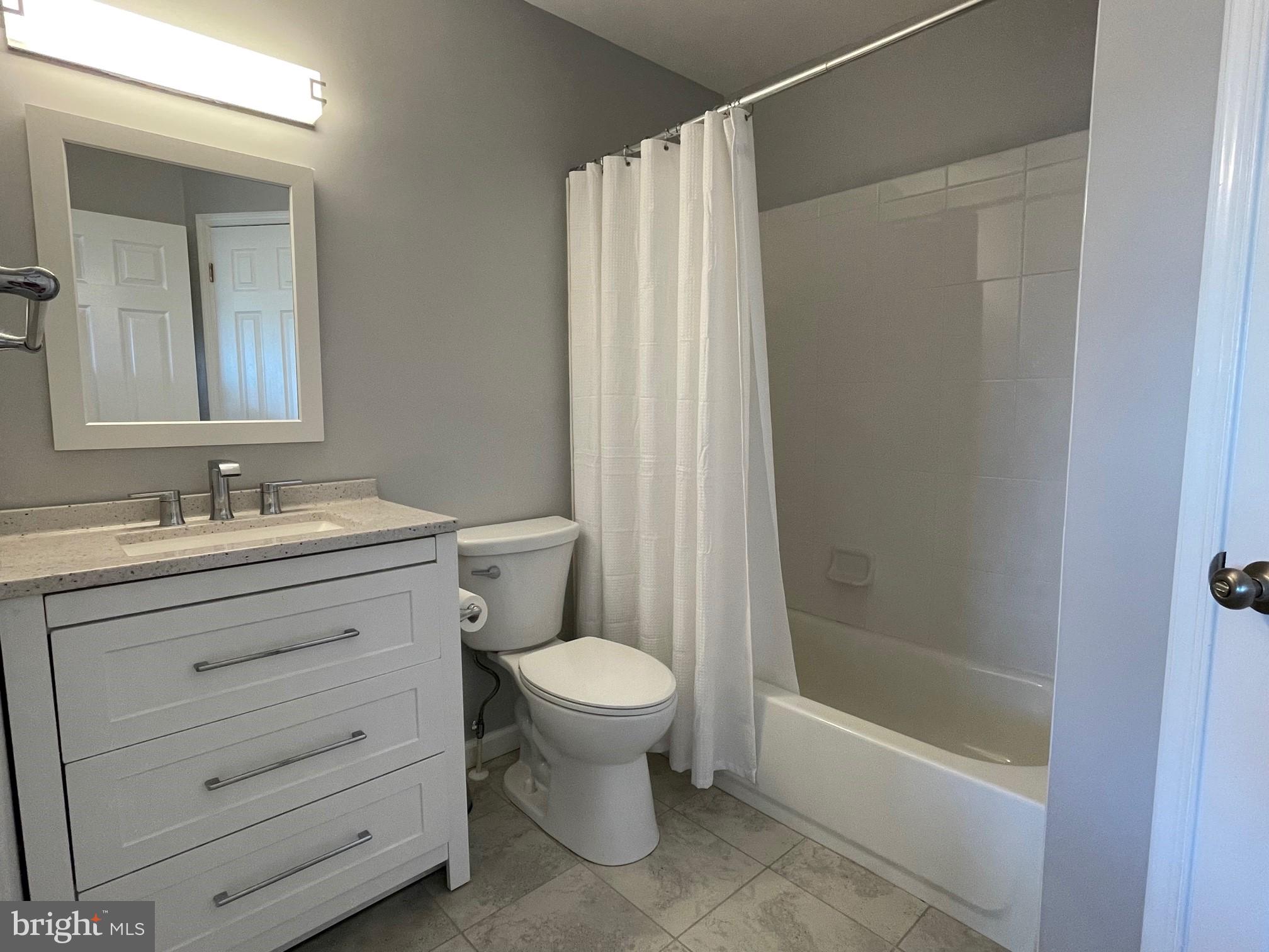 QUAKER HILL CONDOMINIUM - Residential Lease