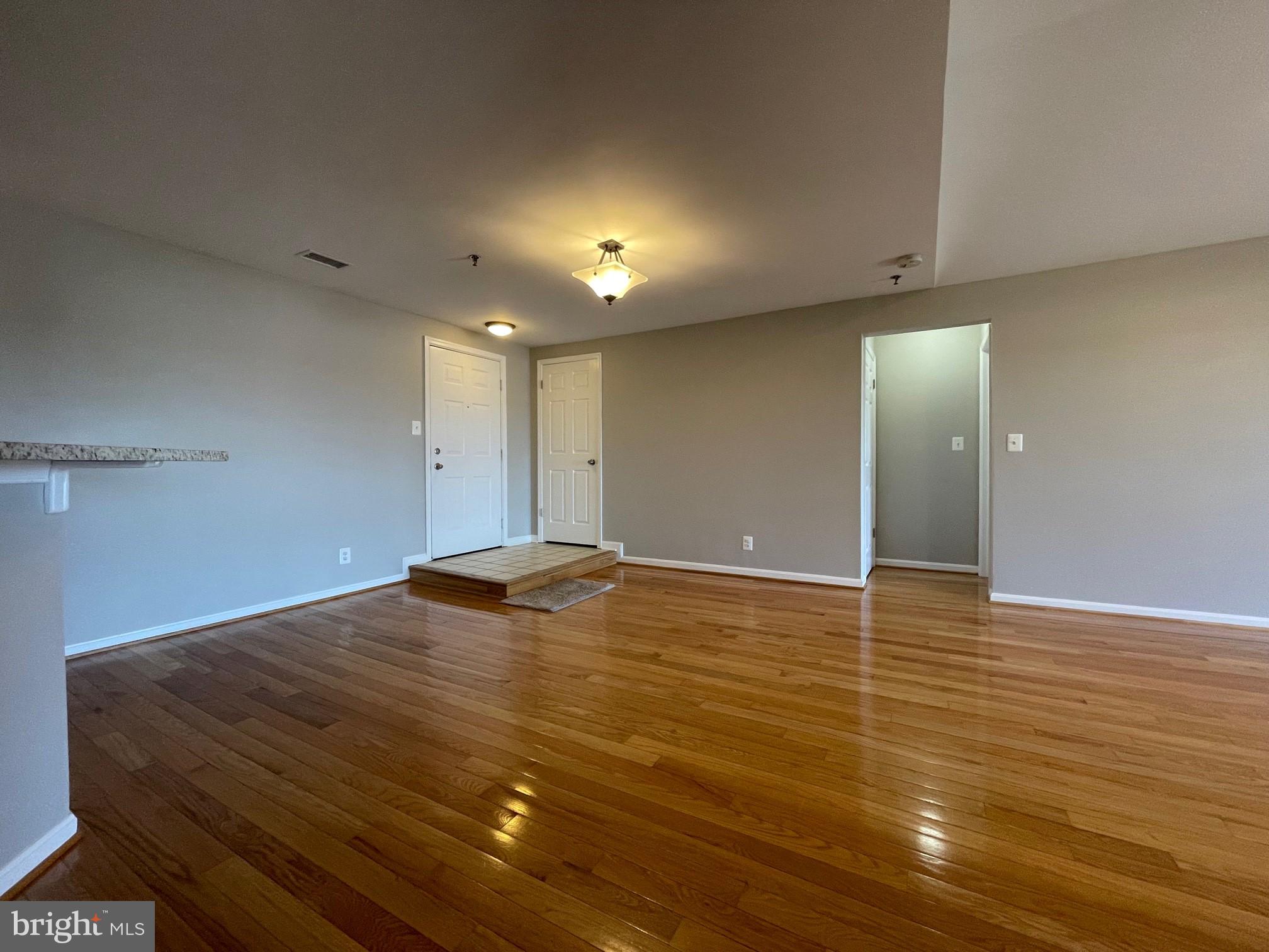 QUAKER HILL CONDOMINIUM - Residential Lease