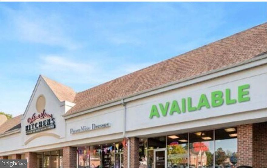 Commons at Thornbury is a large regional shopping center in Chester County located directly off of Route 202 and the intersection of 976...seeing over 45,0000 VPD! Inline spaces are available from 1680sf-11,200sf. Pad sites also available!