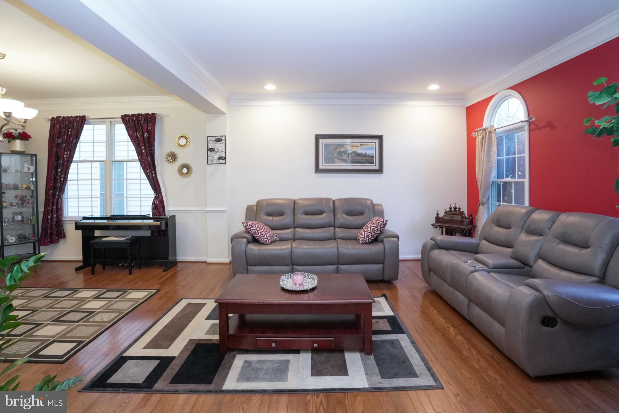 SOUTH RIDING - Residential