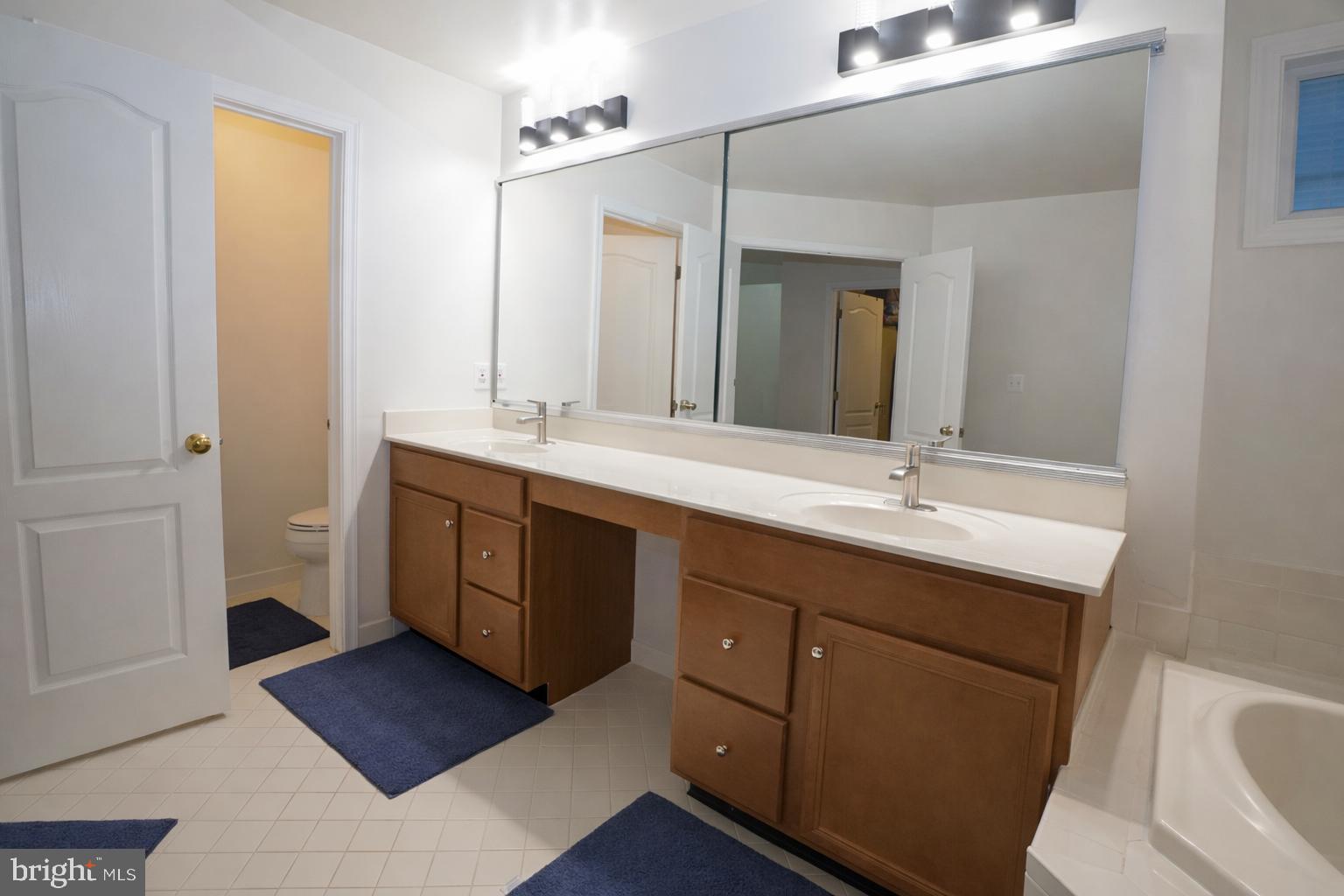 SOUTH RIDING - Residential