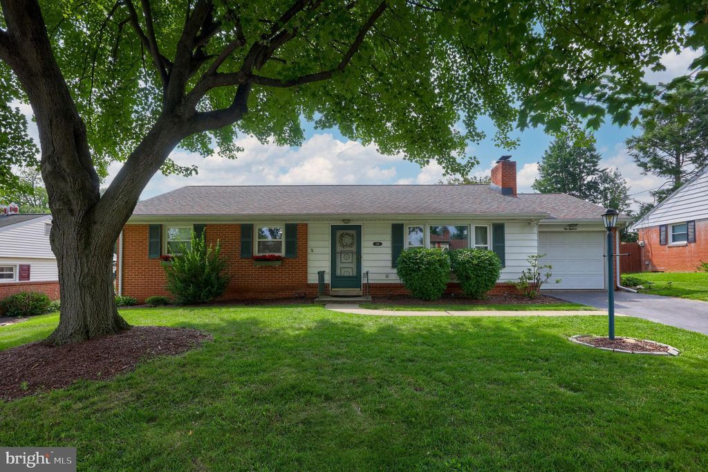 Photo of 118 BAYBERRY DR, LANCASTER, PA 17603 (MLS # PALA2038334)