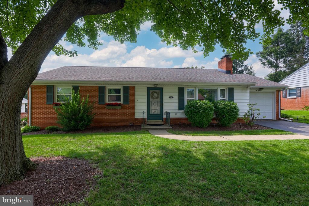 Photo of 118 BAYBERRY DR, LANCASTER, PA 17603 (MLS # PALA2038334)