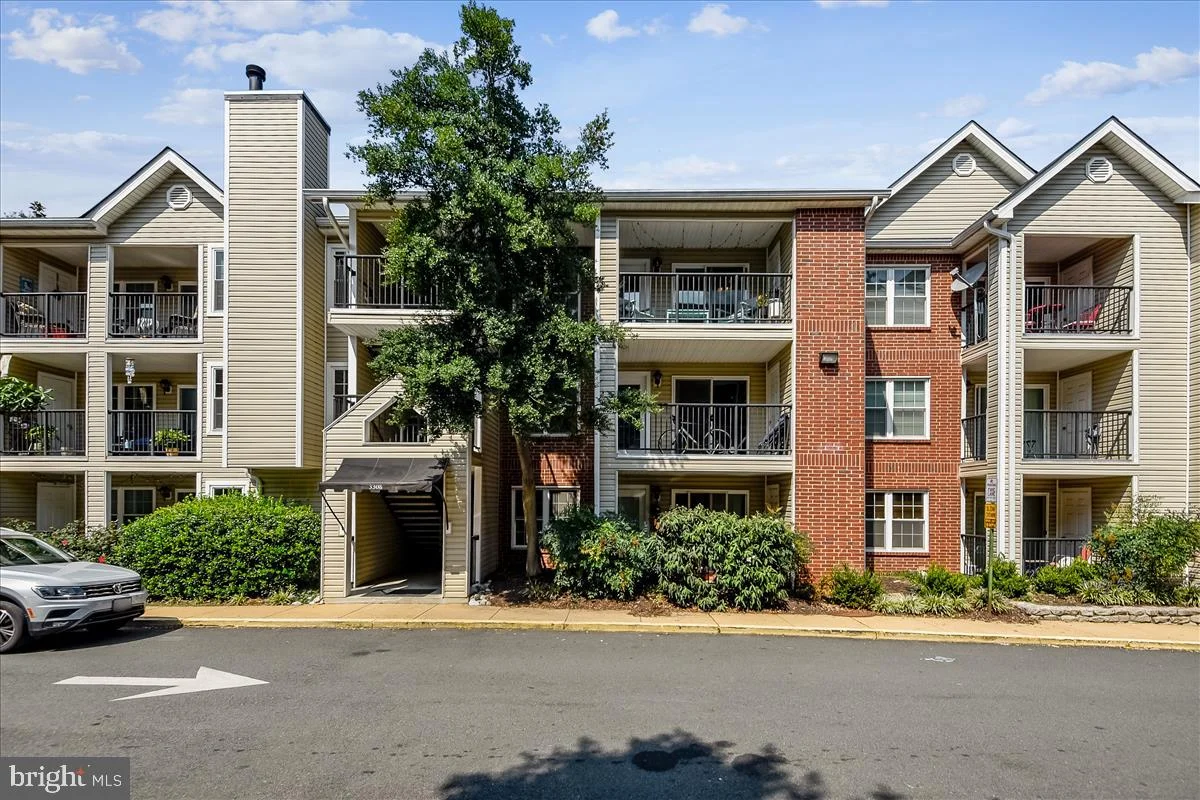 3308 Wyndham Circle Unit 223, Alexandria, VA 22302