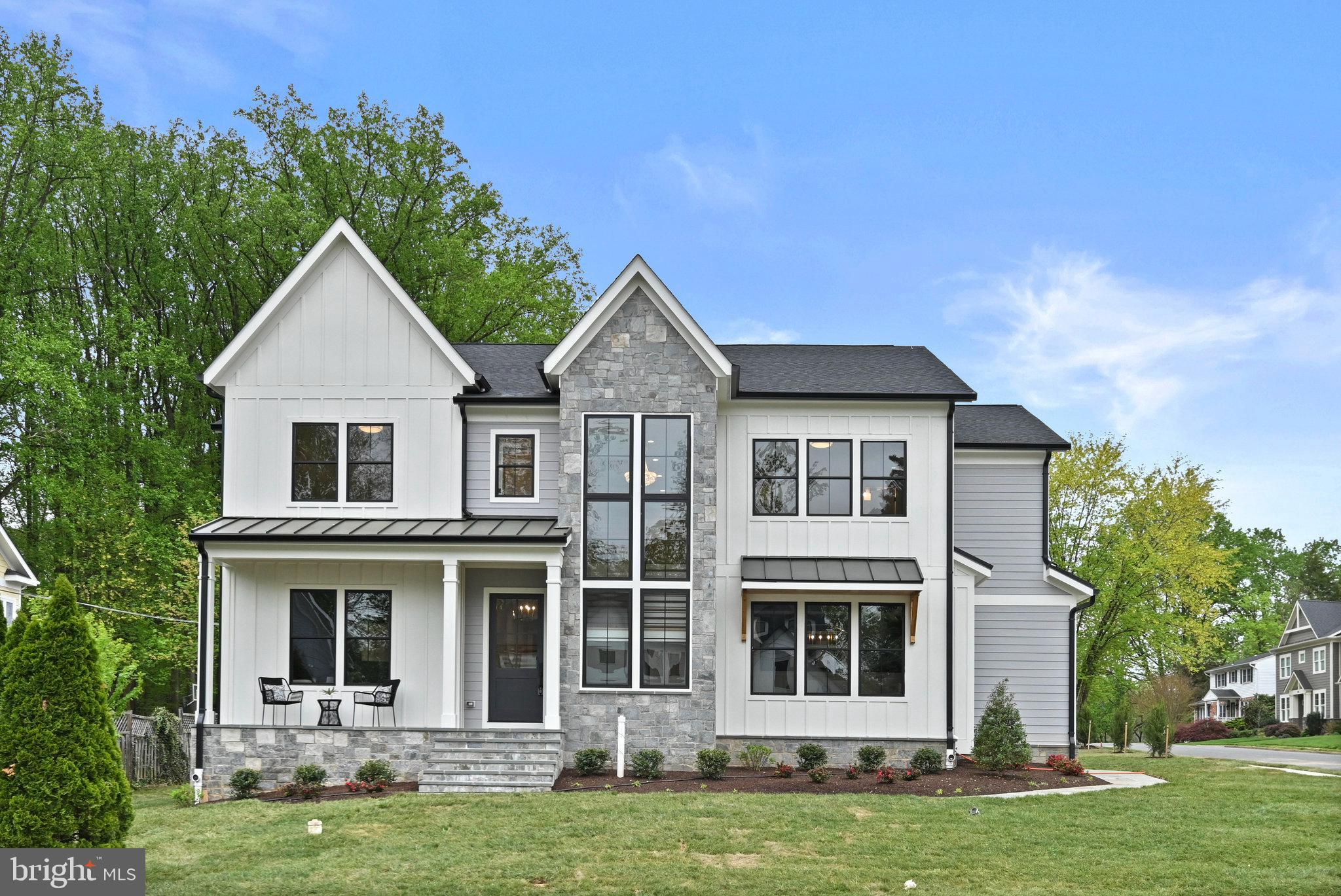 321 BROADLEAF DRIVE NE