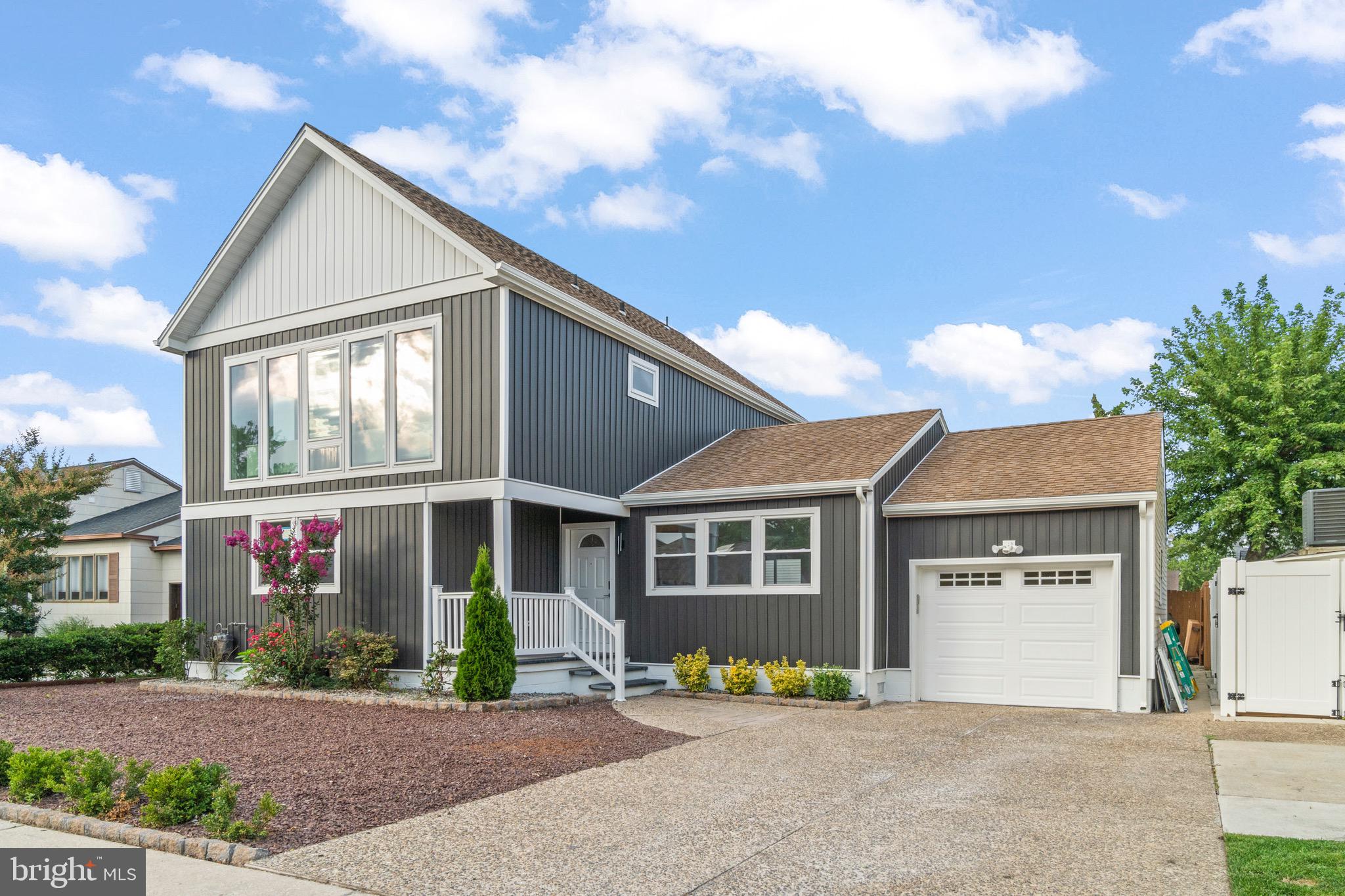 811 N BURGHLEY AVENUE