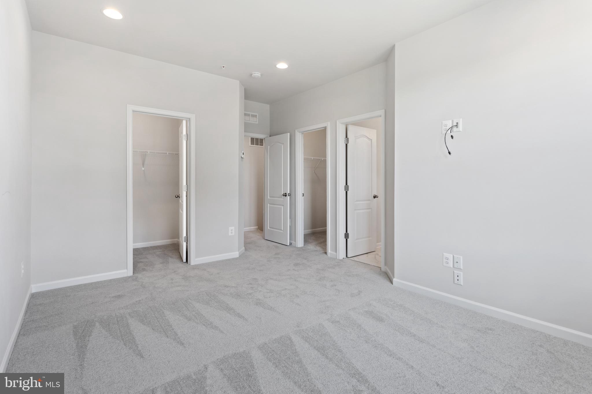 THE TOWNS AT GLENN DALE CROSSING - Residential