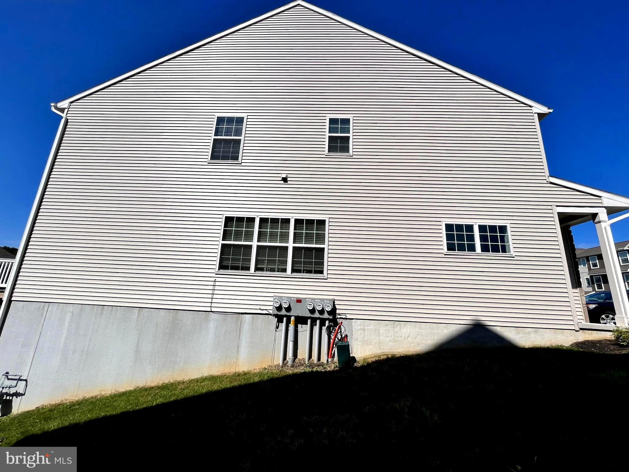 HANBURY COURT AT WINDING HILLS - Residential