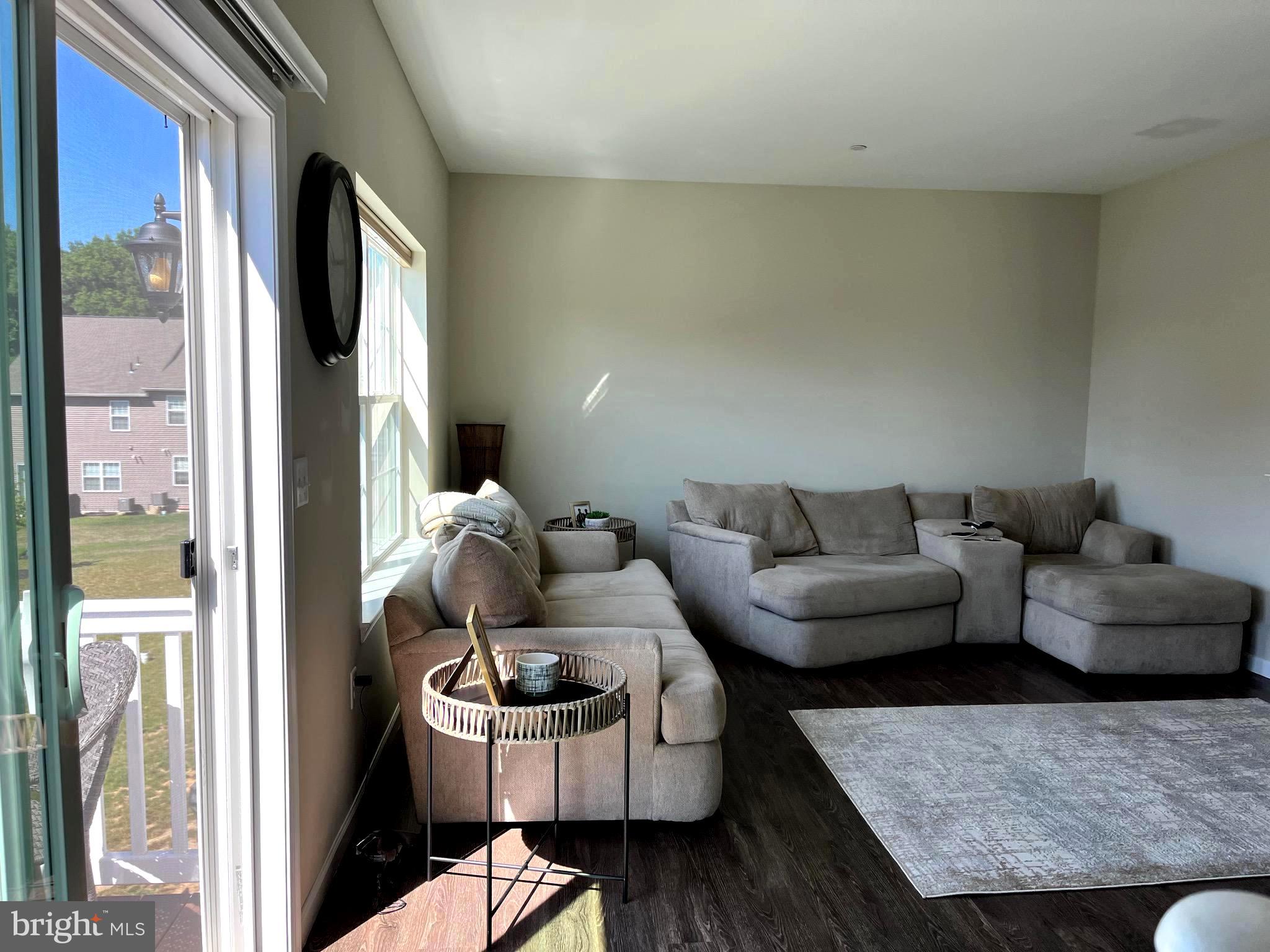 HANBURY COURT AT WINDING HILLS - Residential