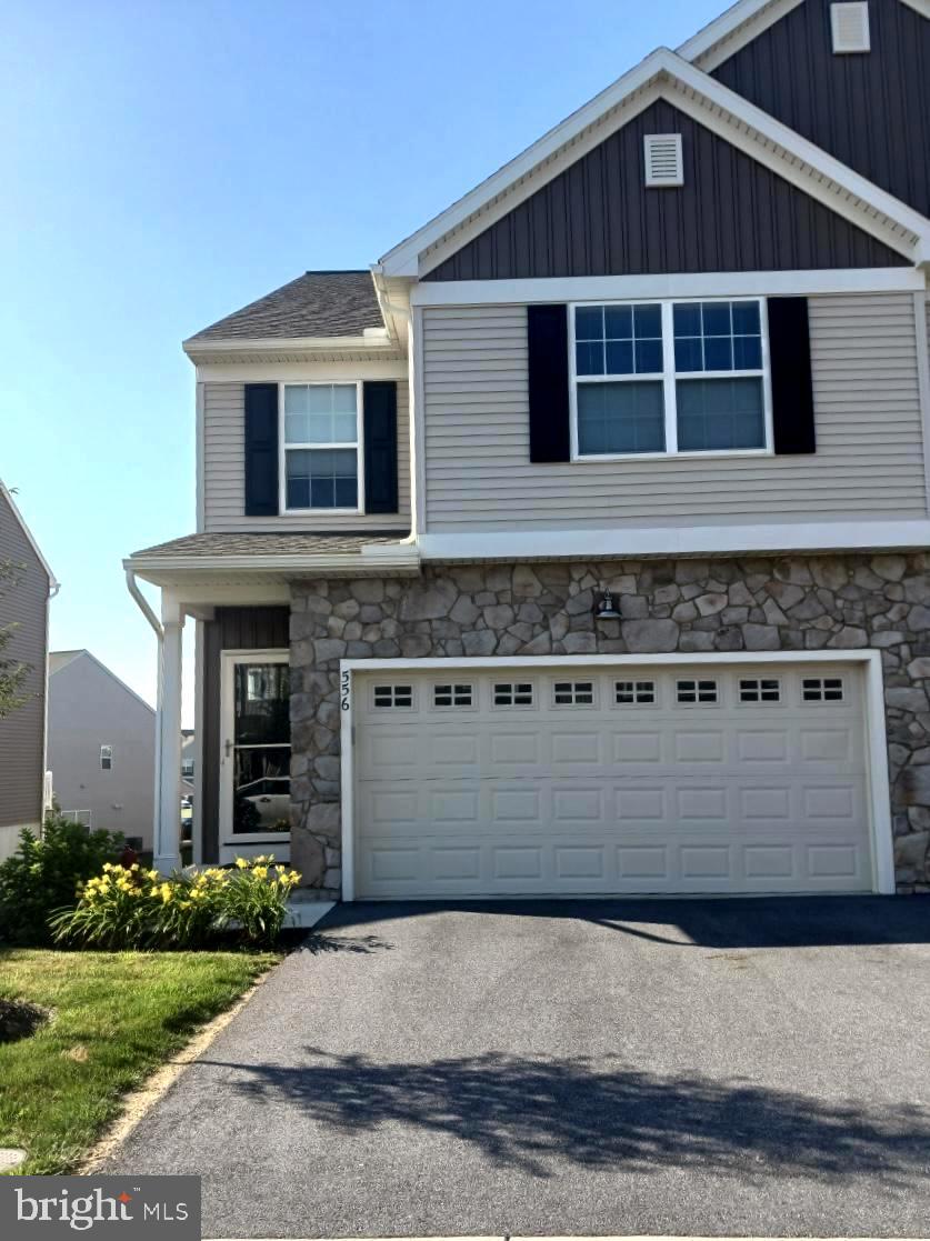 HANBURY COURT AT WINDING HILLS - Residential