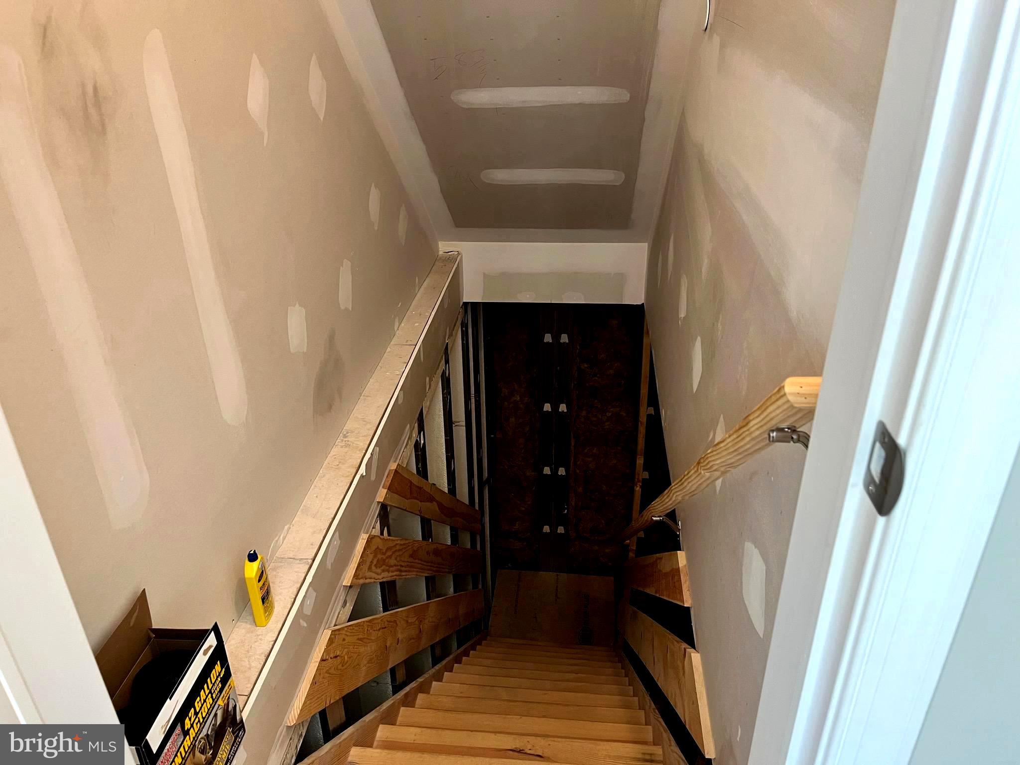 HANBURY COURT AT WINDING HILLS - Residential