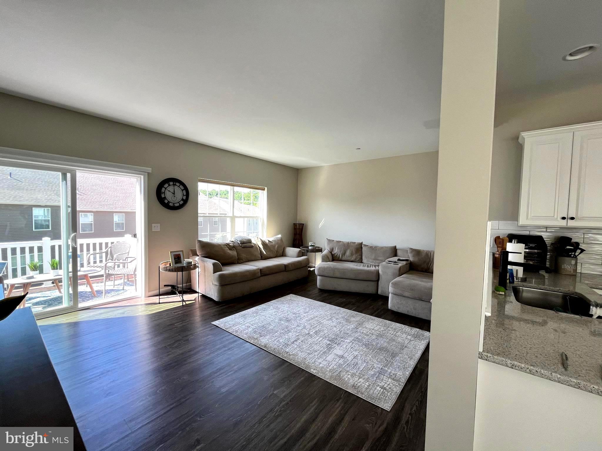 HANBURY COURT AT WINDING HILLS - Residential