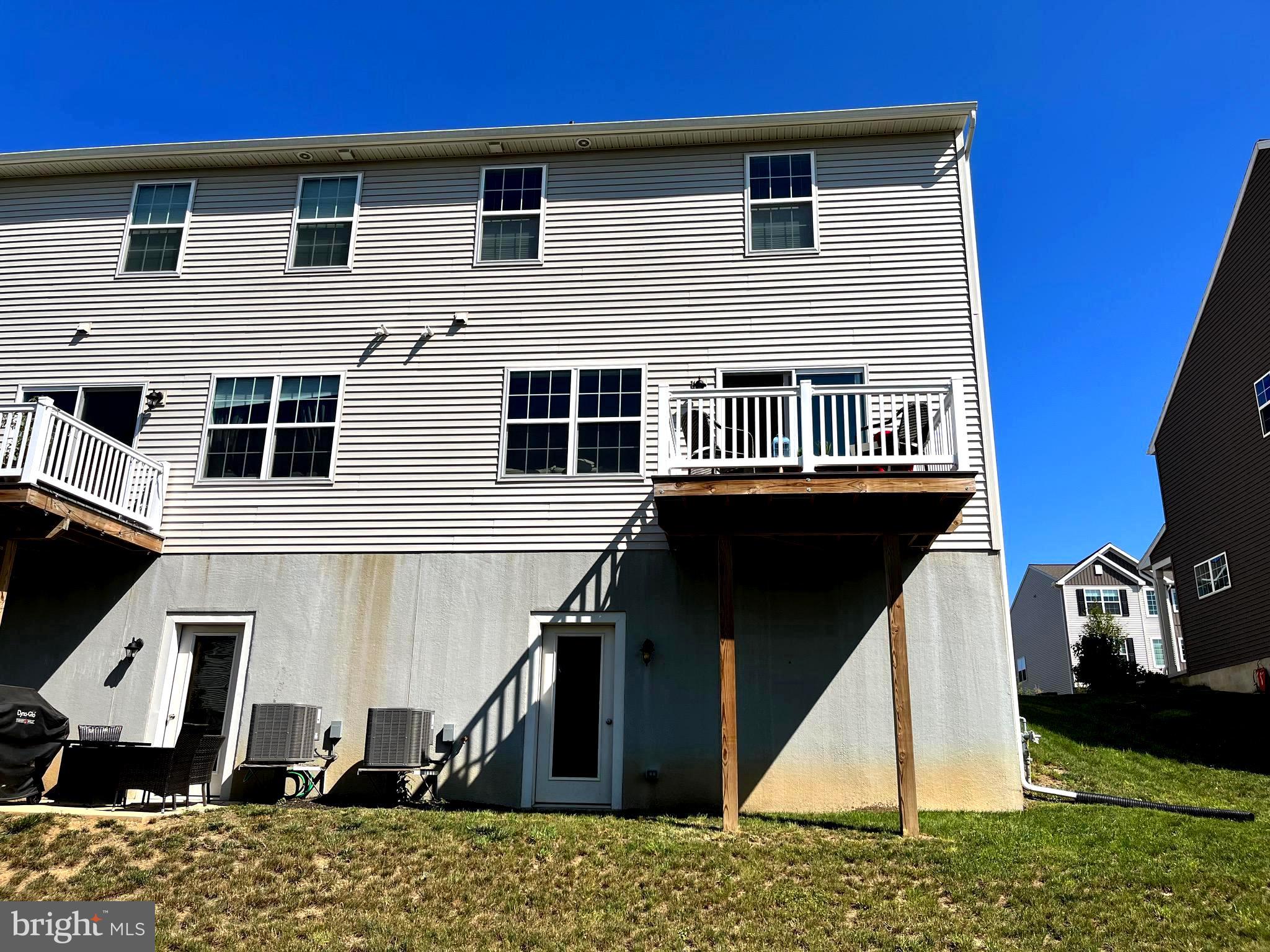 HANBURY COURT AT WINDING HILLS - Residential