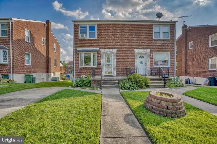 Great starter house! Here is your chance to make this home your own. This 3 bedroom 1 1/2 bath includes parking and roomy back yard with deck. New paint job, original hardwood floor, carpet and lights features.
The property has not AC but can be easily added to the current HVAC unit. Seller is also offering a Home warranty.