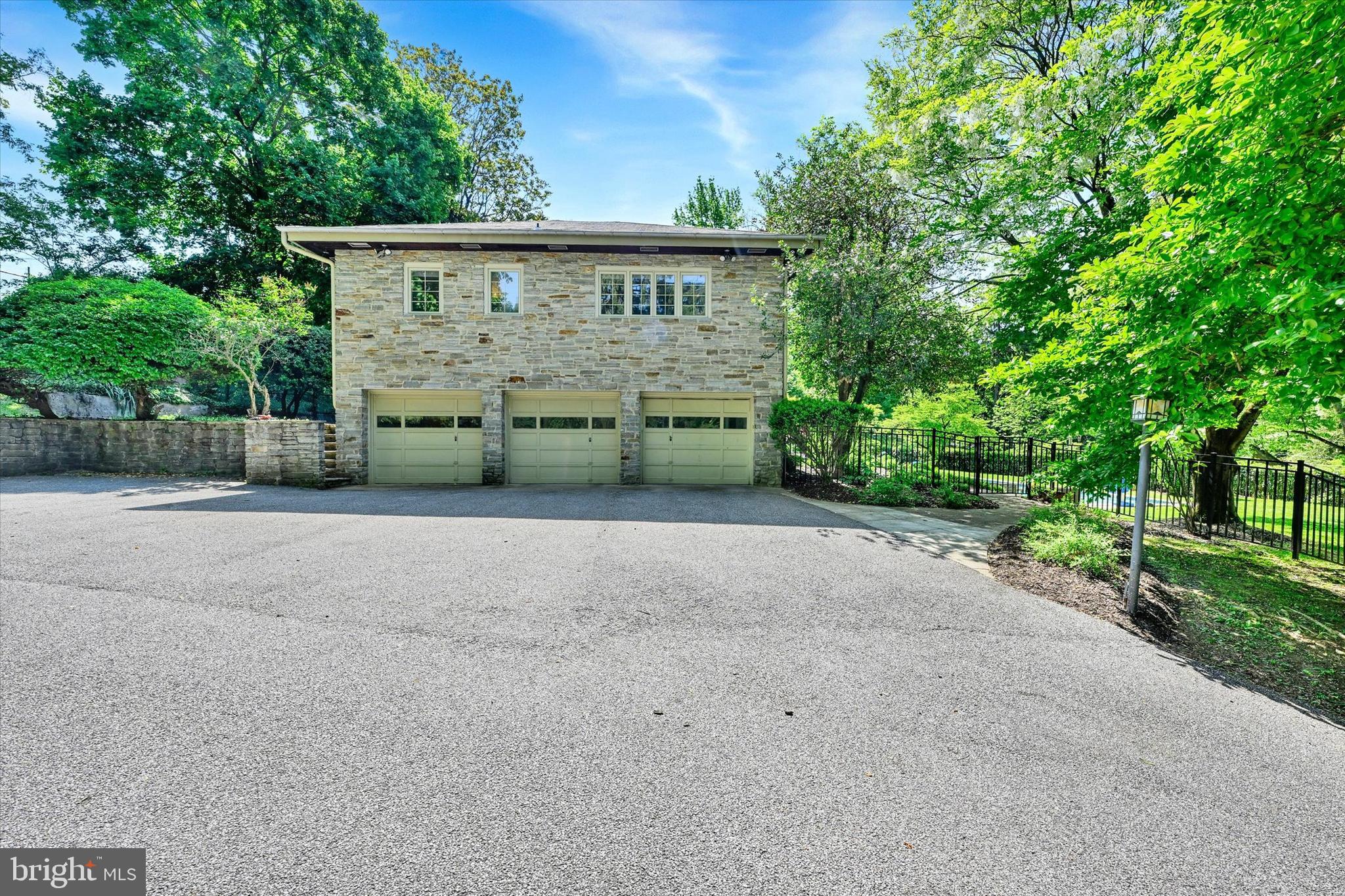 ROLAND PARK - Residential
