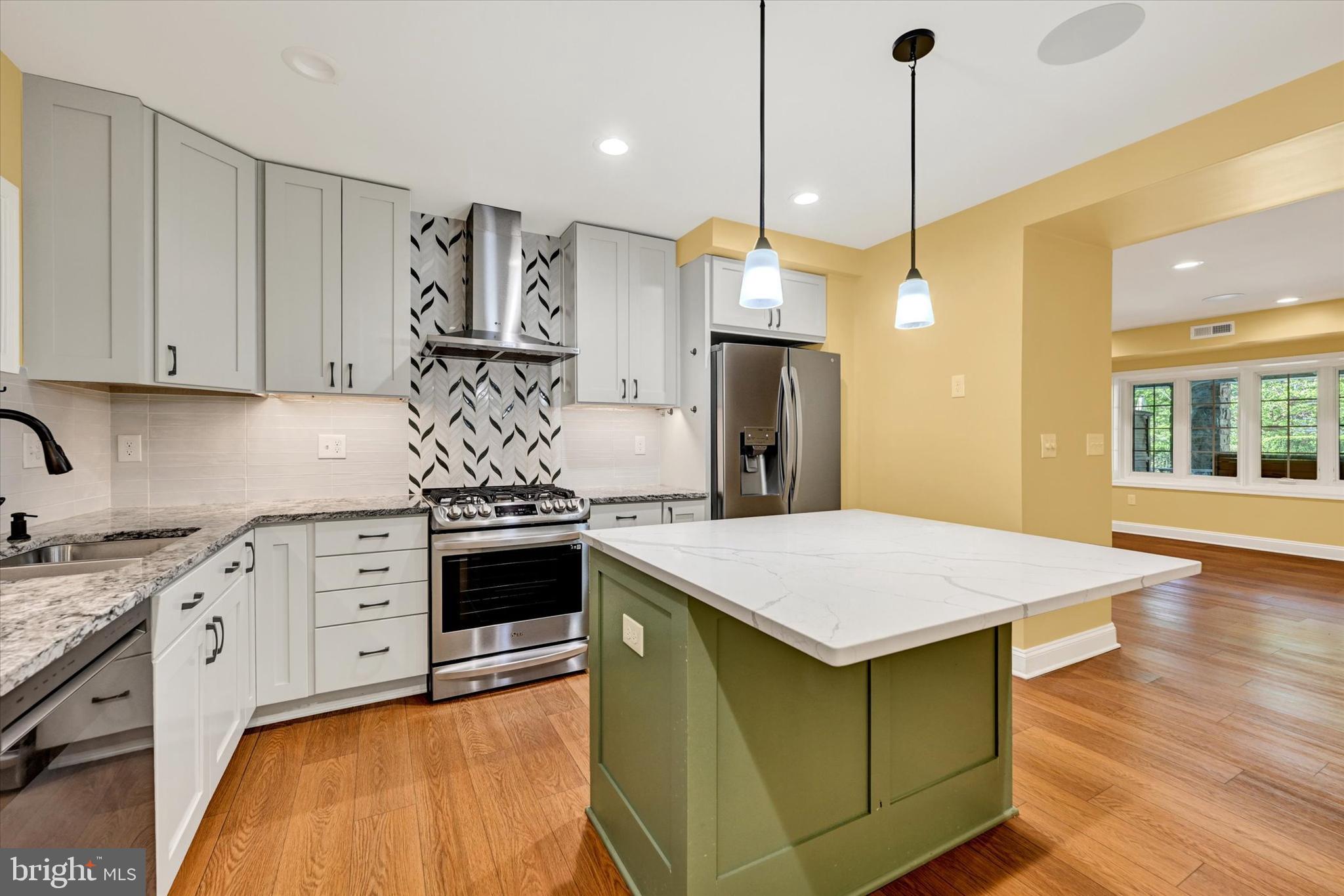 ROLAND PARK - Residential