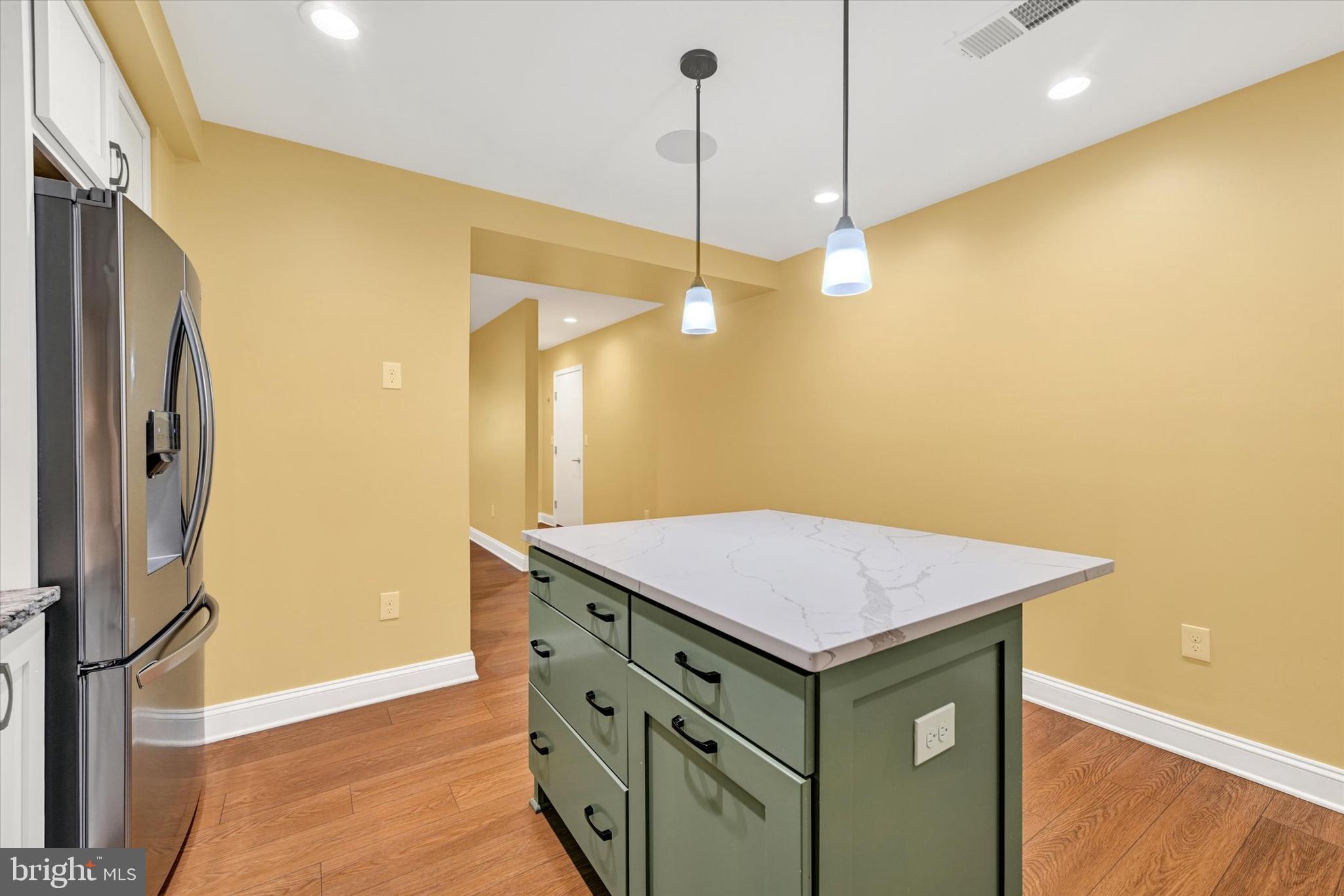 ROLAND PARK - Residential