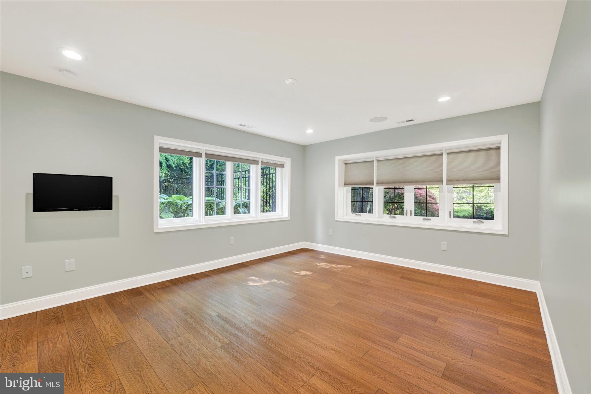 ROLAND PARK - Residential