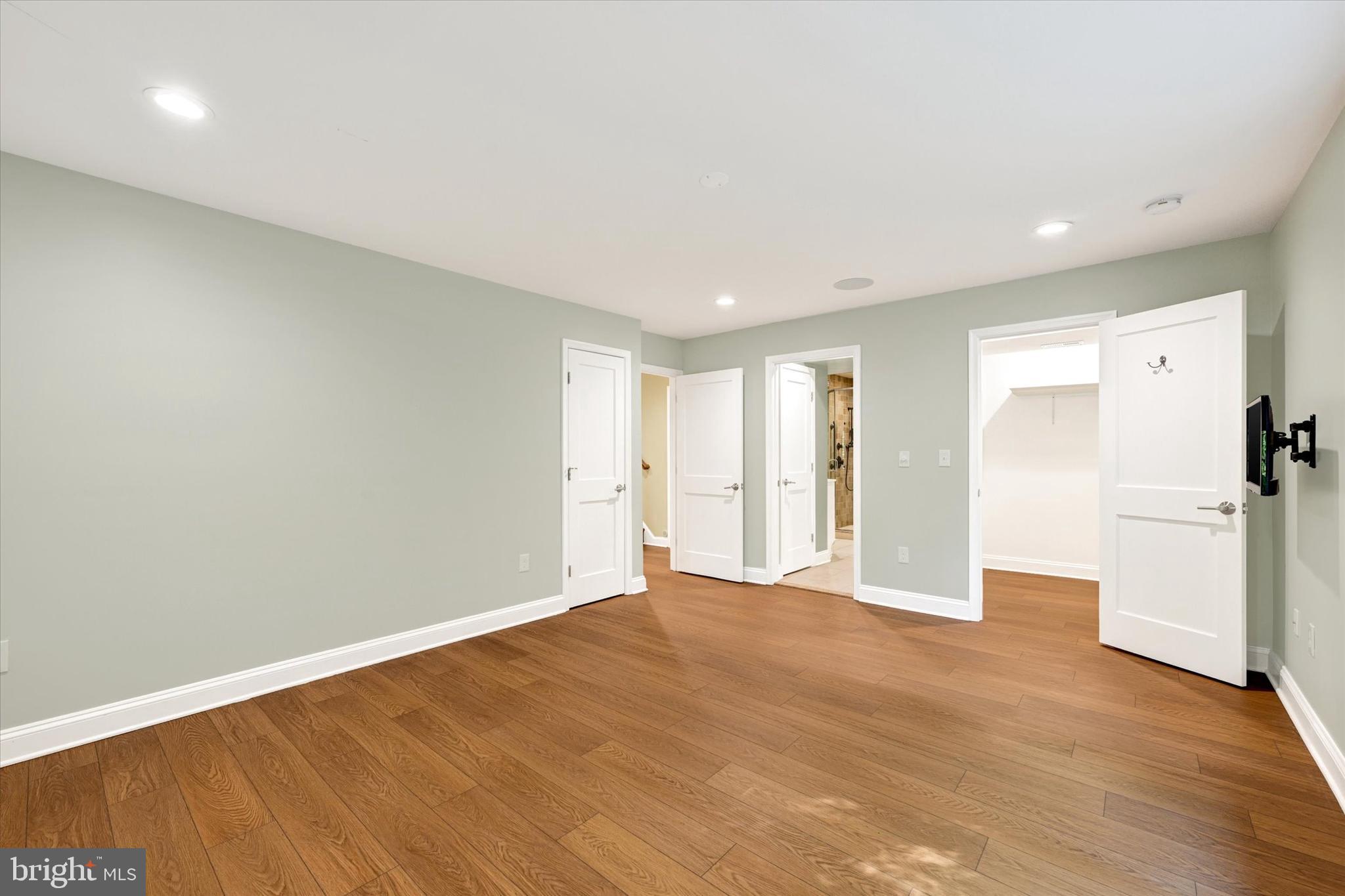 ROLAND PARK - Residential