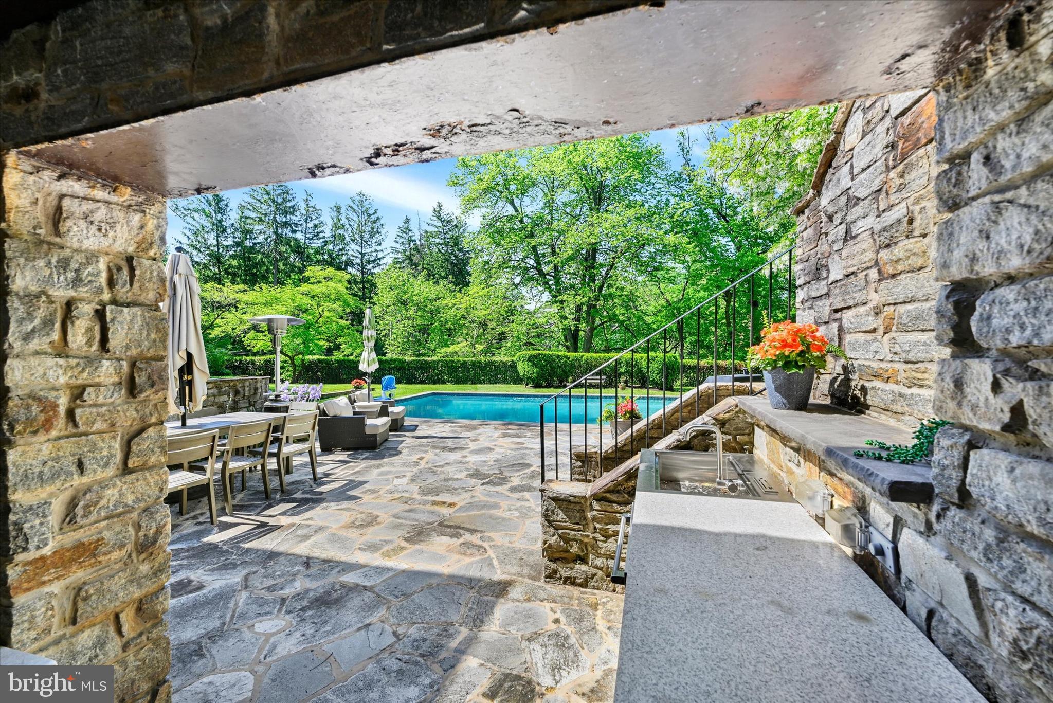 ROLAND PARK - Residential