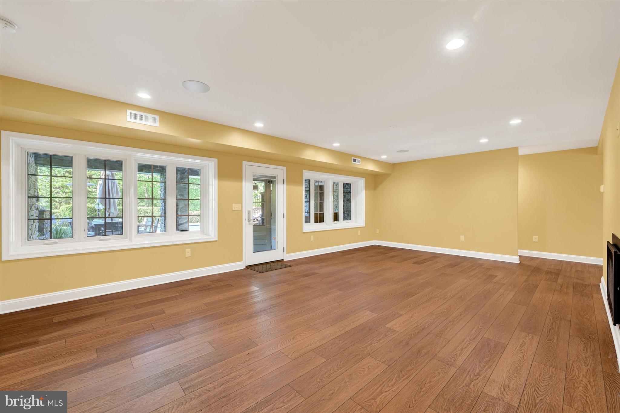 ROLAND PARK - Residential