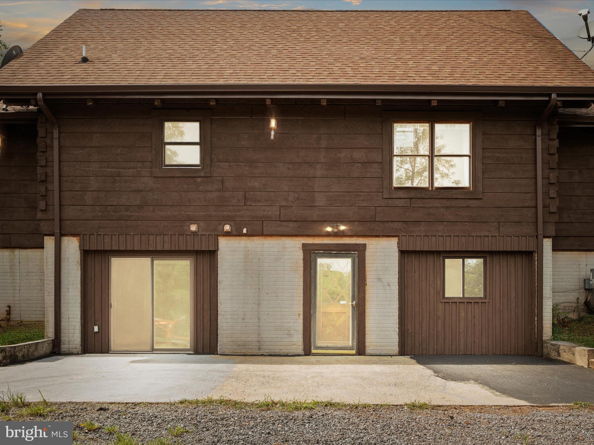 155 BLACKBERRY LANE