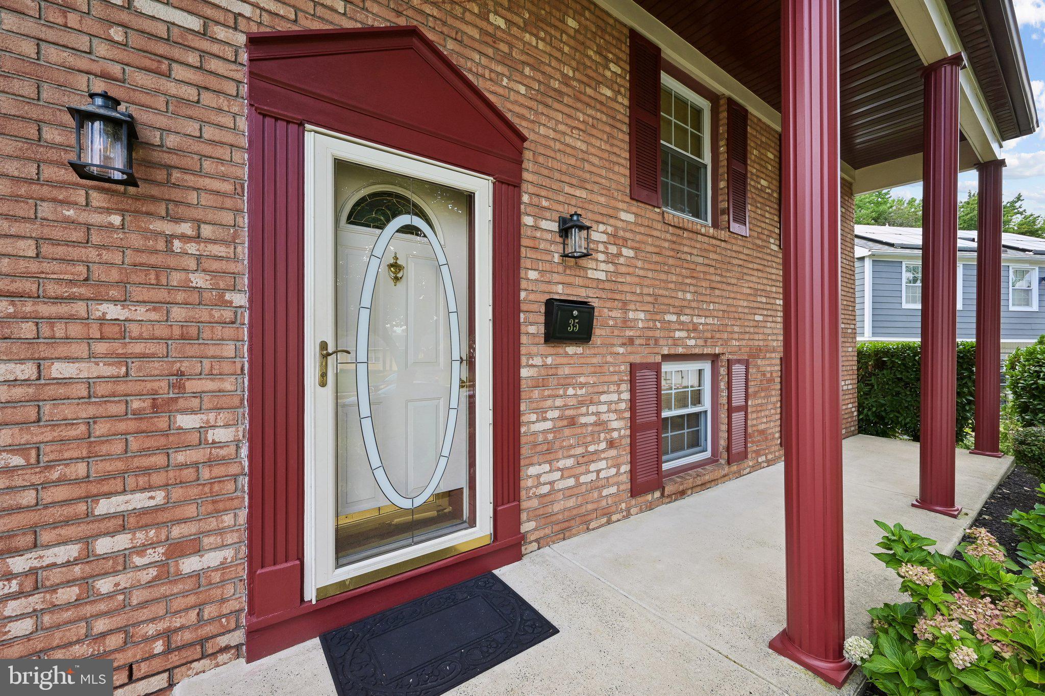 35 NORTHAMPTON DRIVE