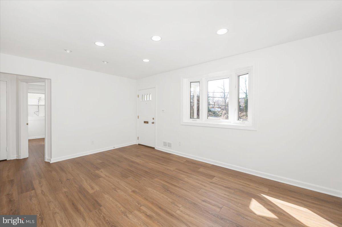 CONNECTICUT GARDENS - Residential