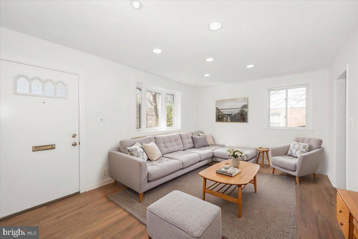 CONNECTICUT GARDENS - Residential