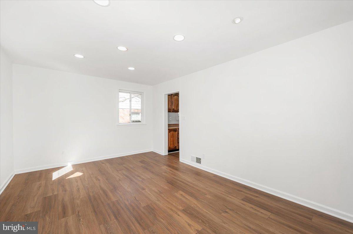 CONNECTICUT GARDENS - Residential