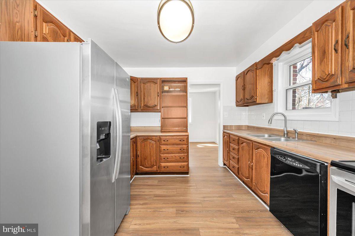 CONNECTICUT GARDENS - Residential