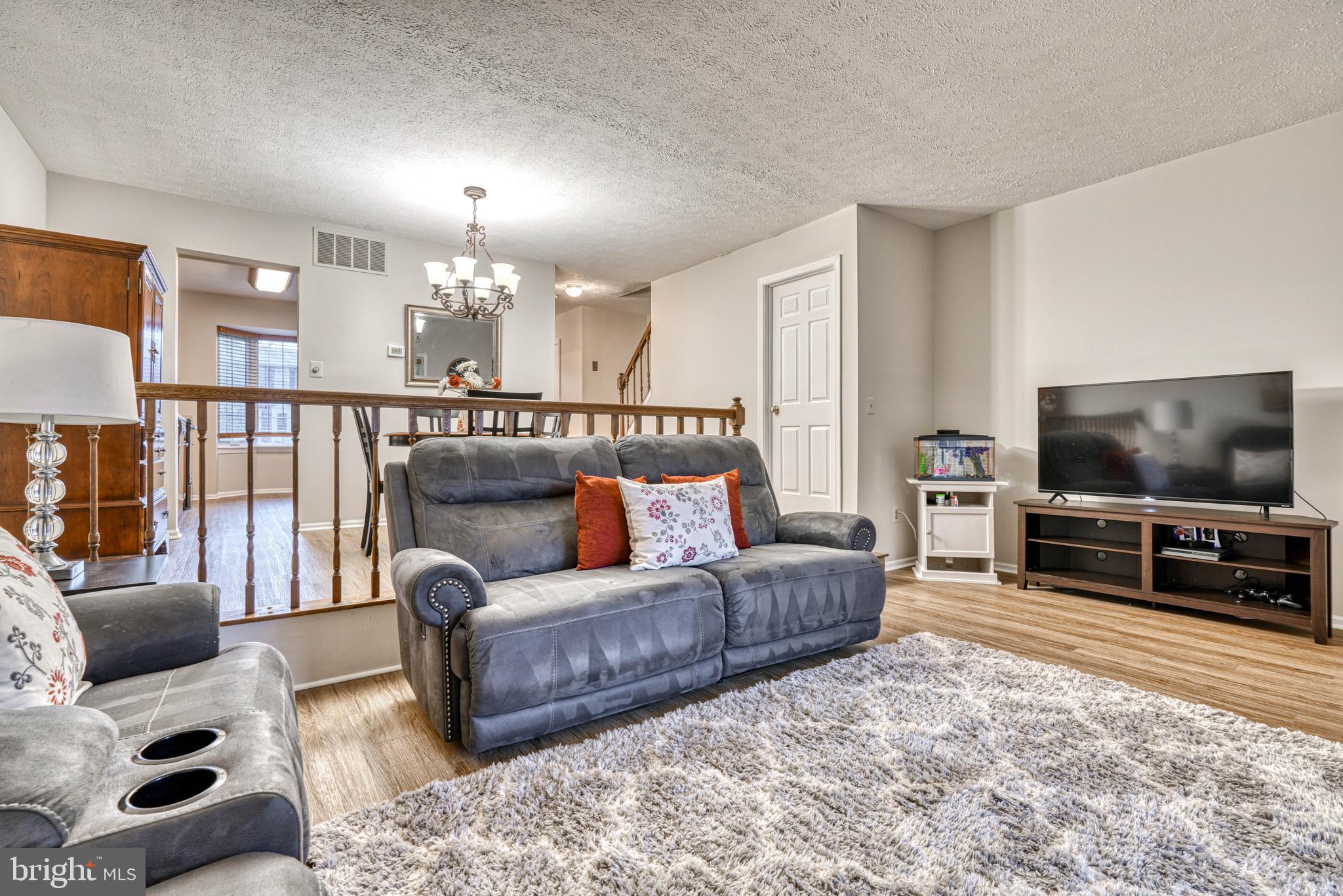 SEVEN COURTS - Residential