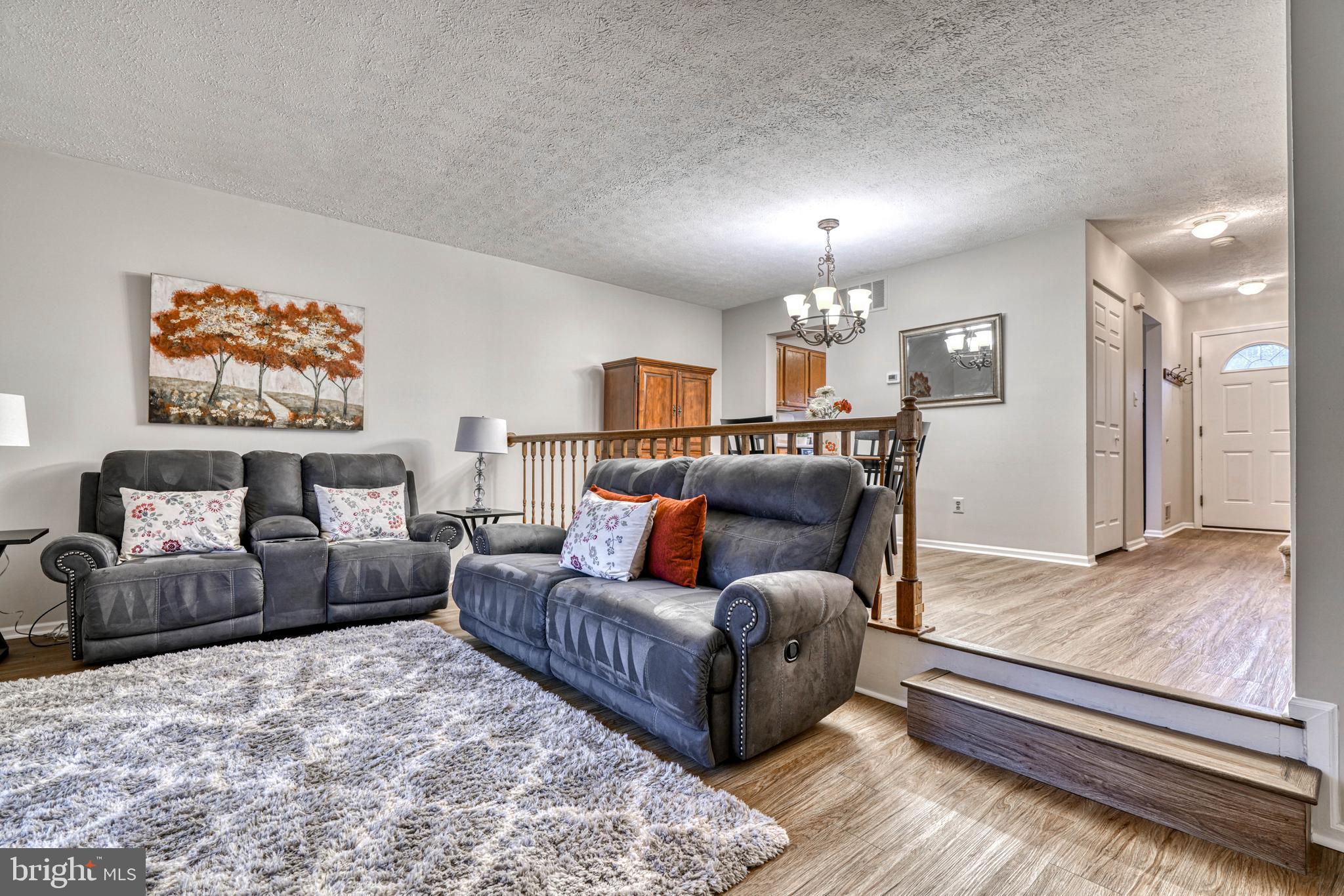 SEVEN COURTS - Residential