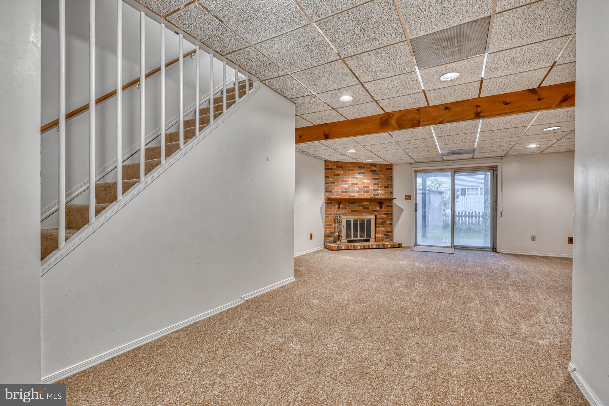 SEVEN COURTS - Residential