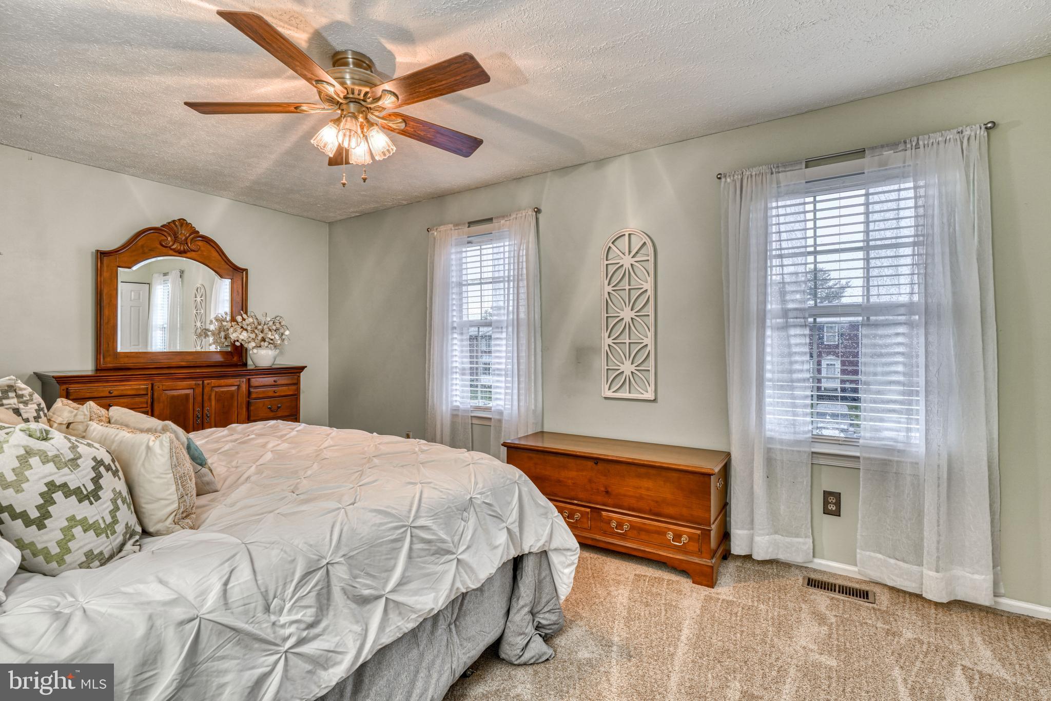 SEVEN COURTS - Residential