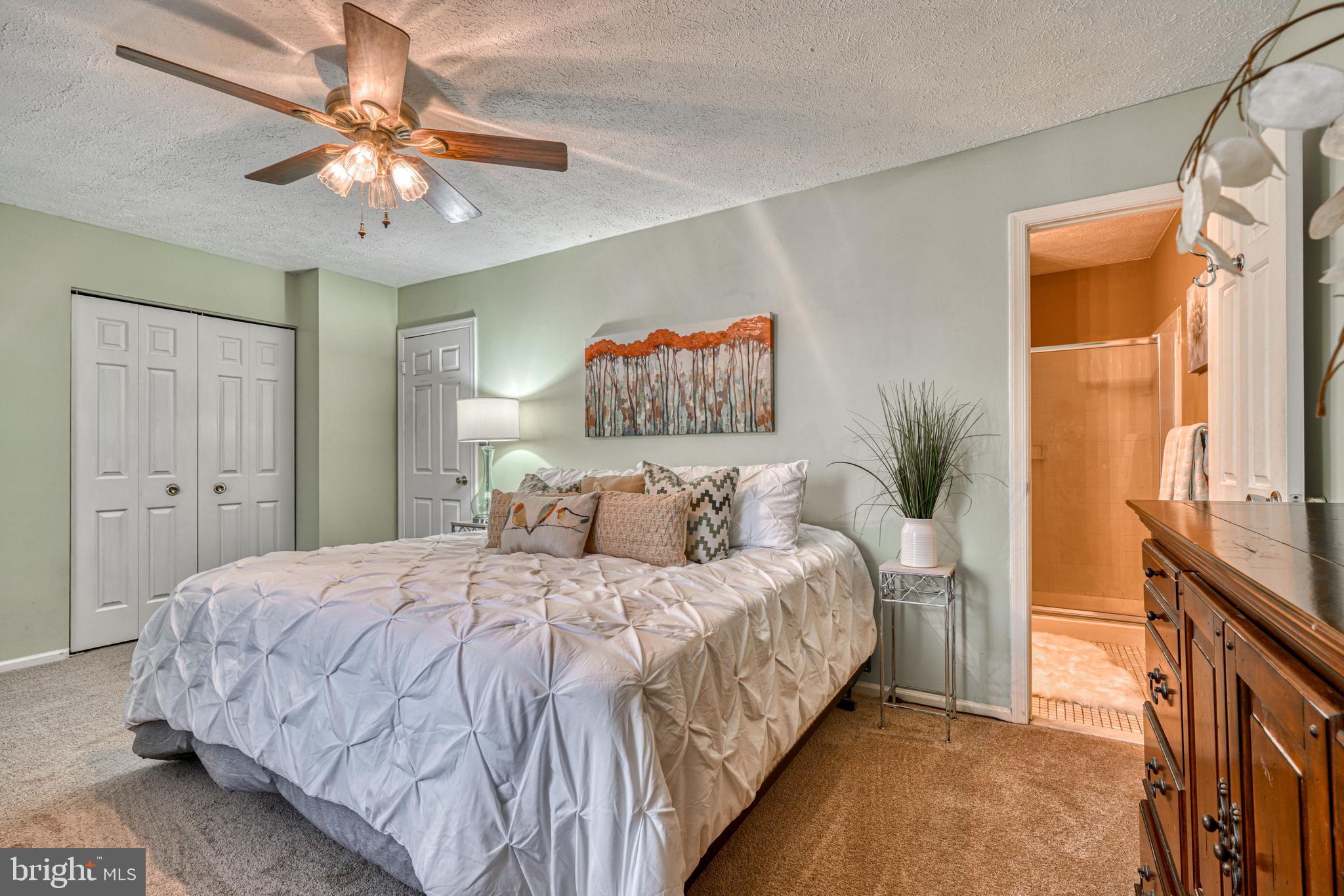 SEVEN COURTS - Residential