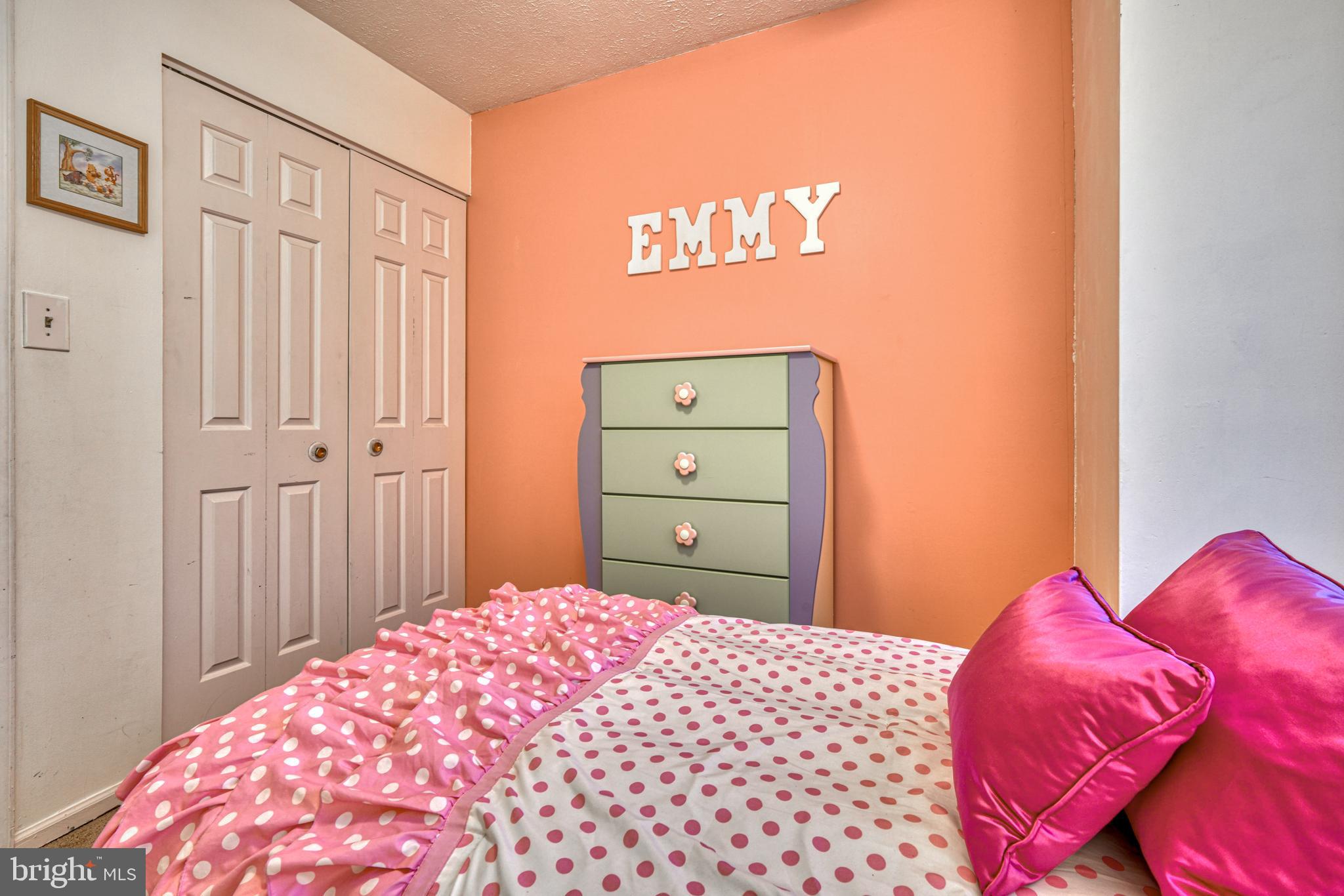 SEVEN COURTS - Residential