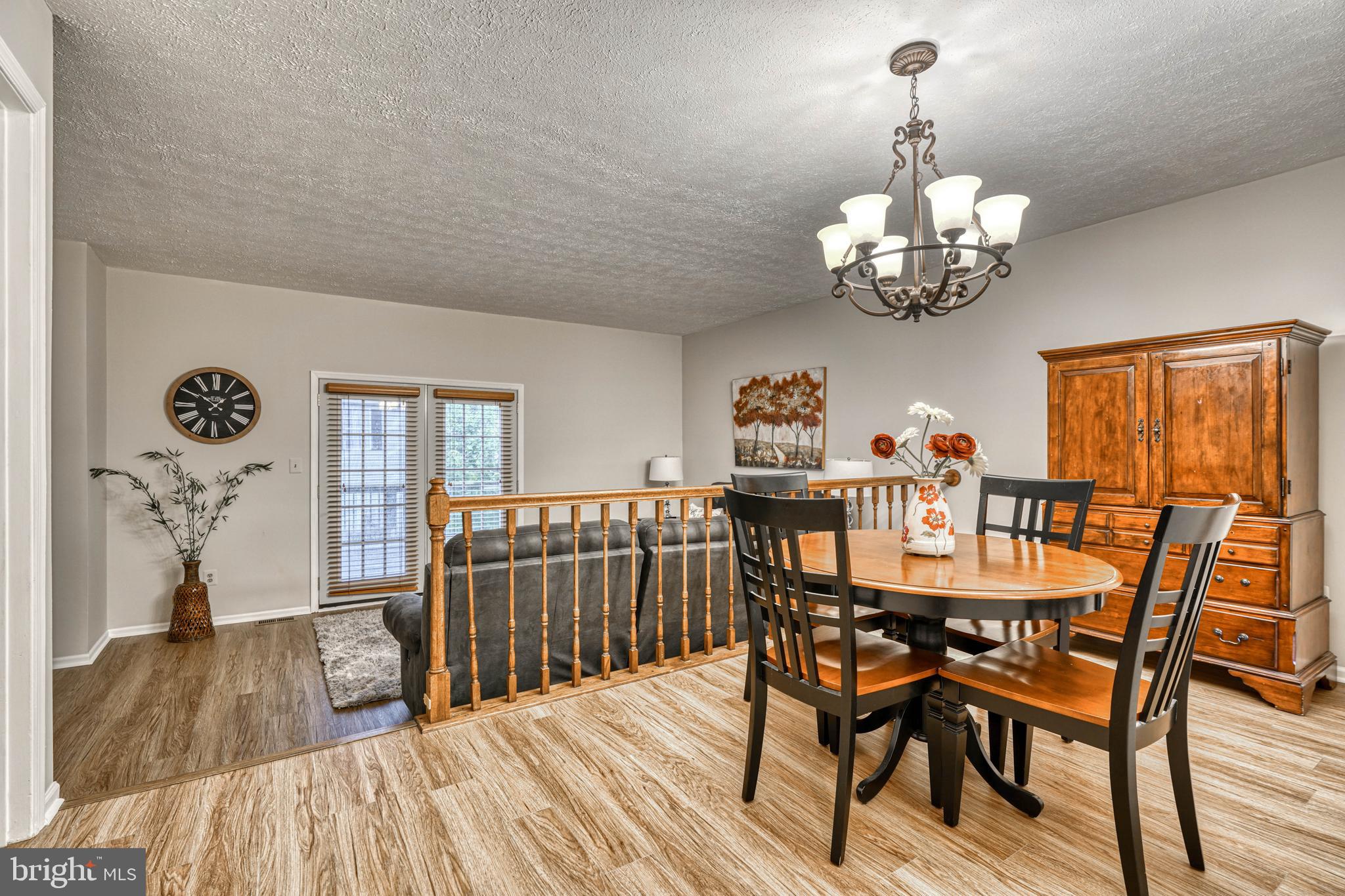 SEVEN COURTS - Residential