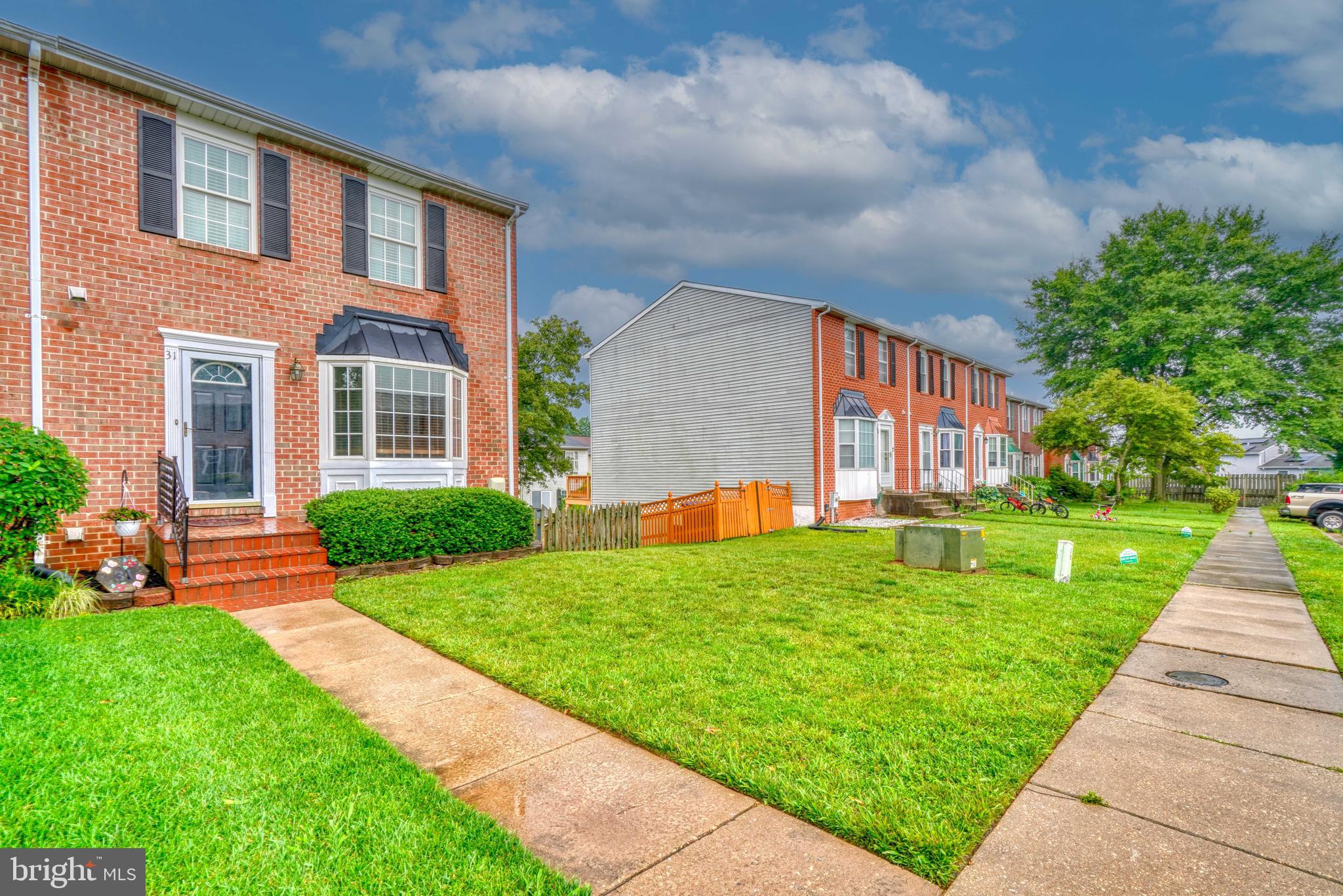 SEVEN COURTS - Residential