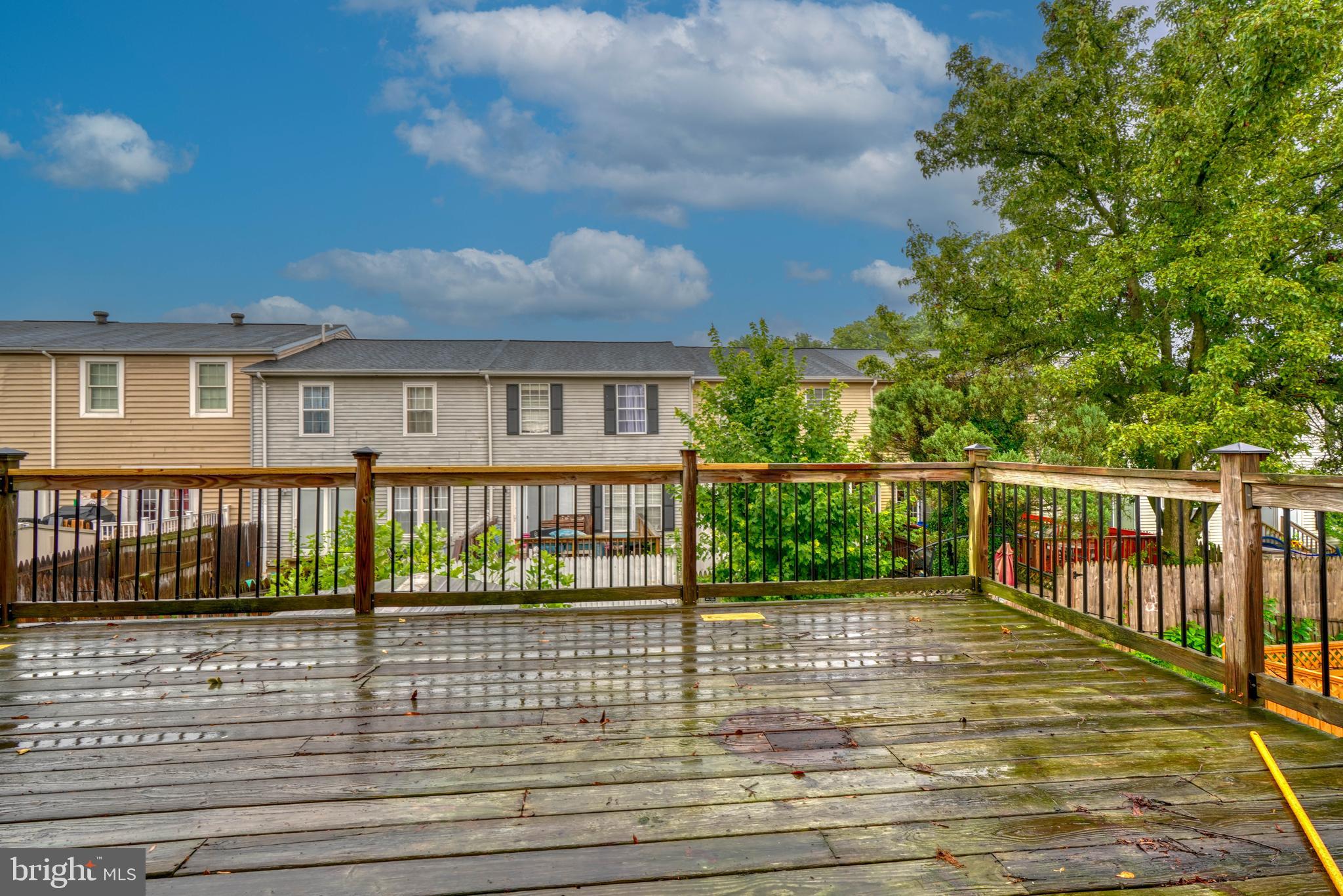 SEVEN COURTS - Residential