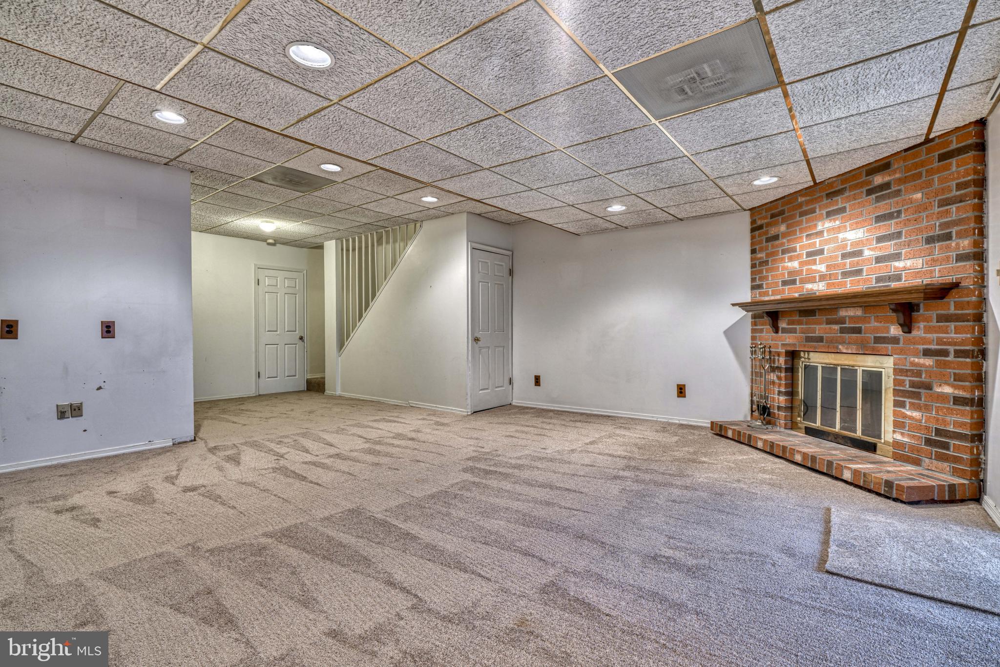 SEVEN COURTS - Residential