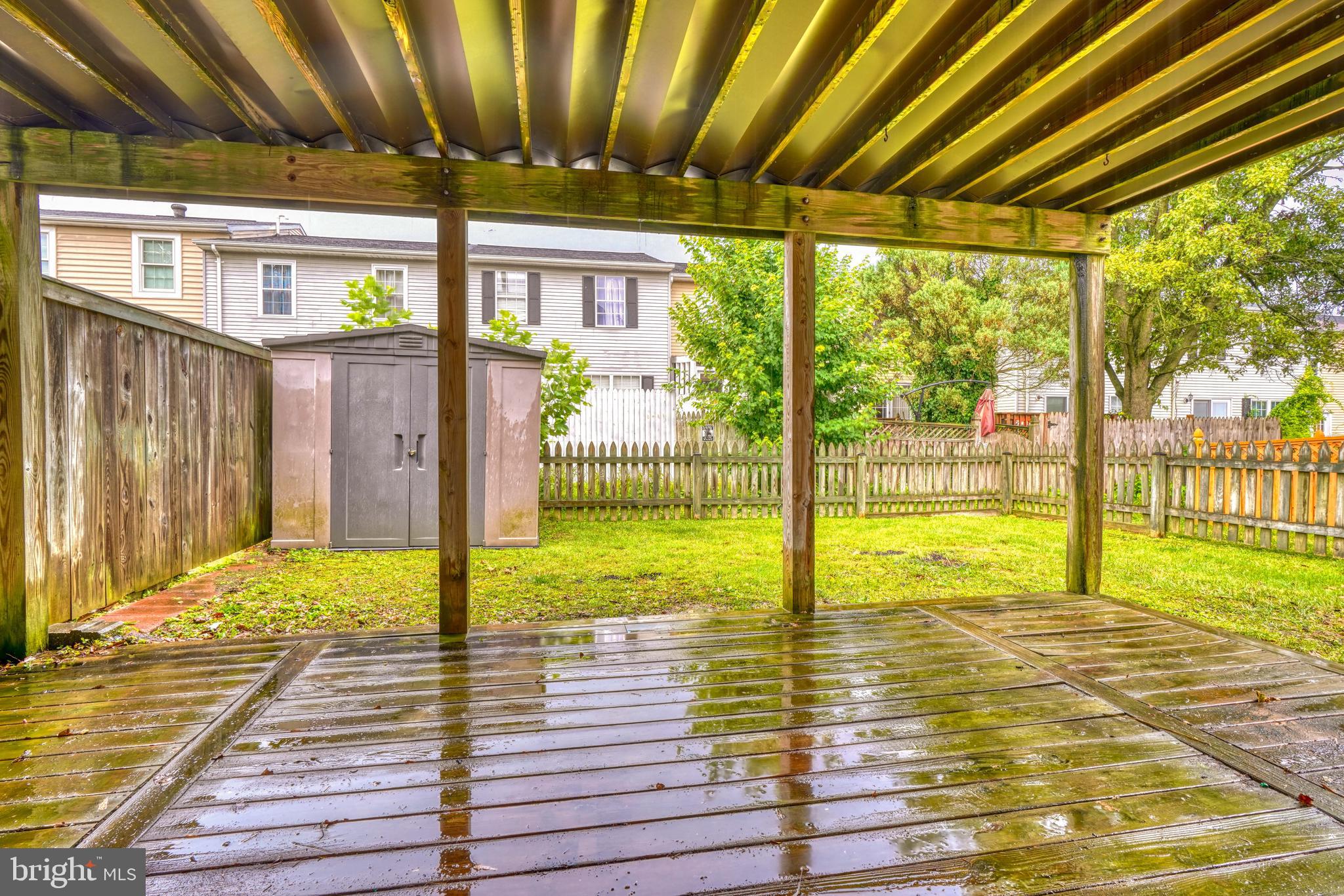 SEVEN COURTS - Residential