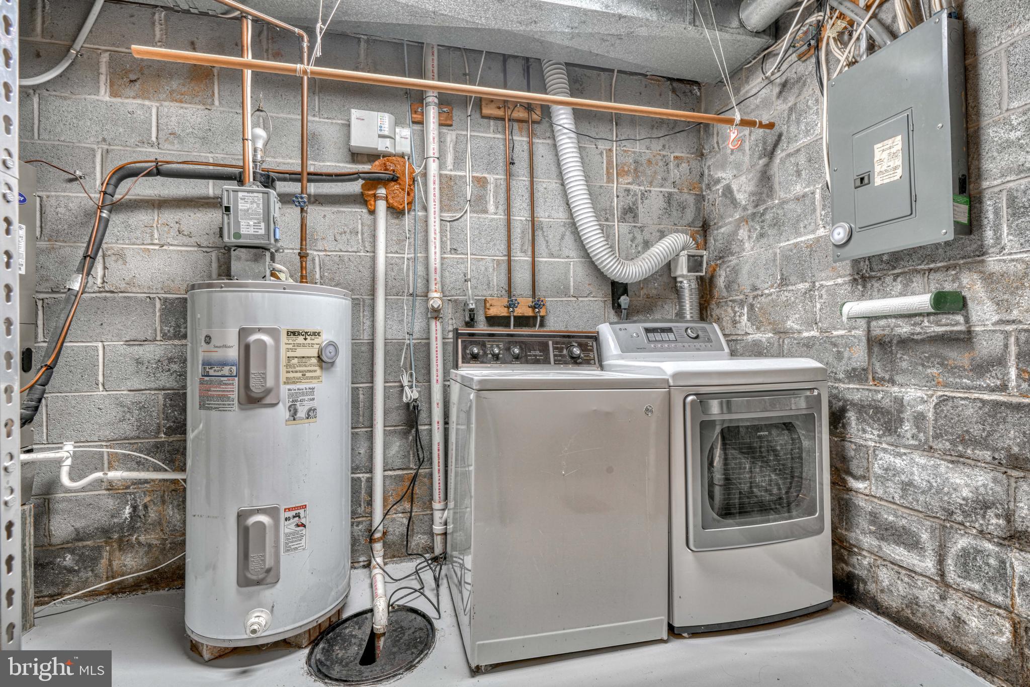 SEVEN COURTS - Residential