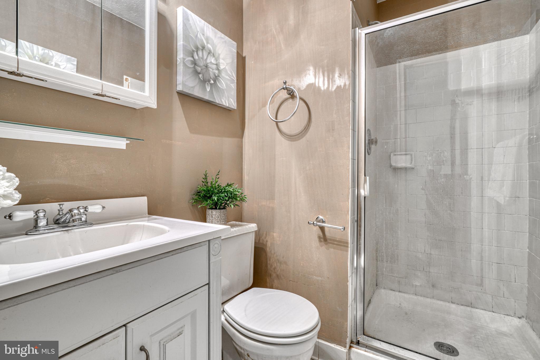 SEVEN COURTS - Residential