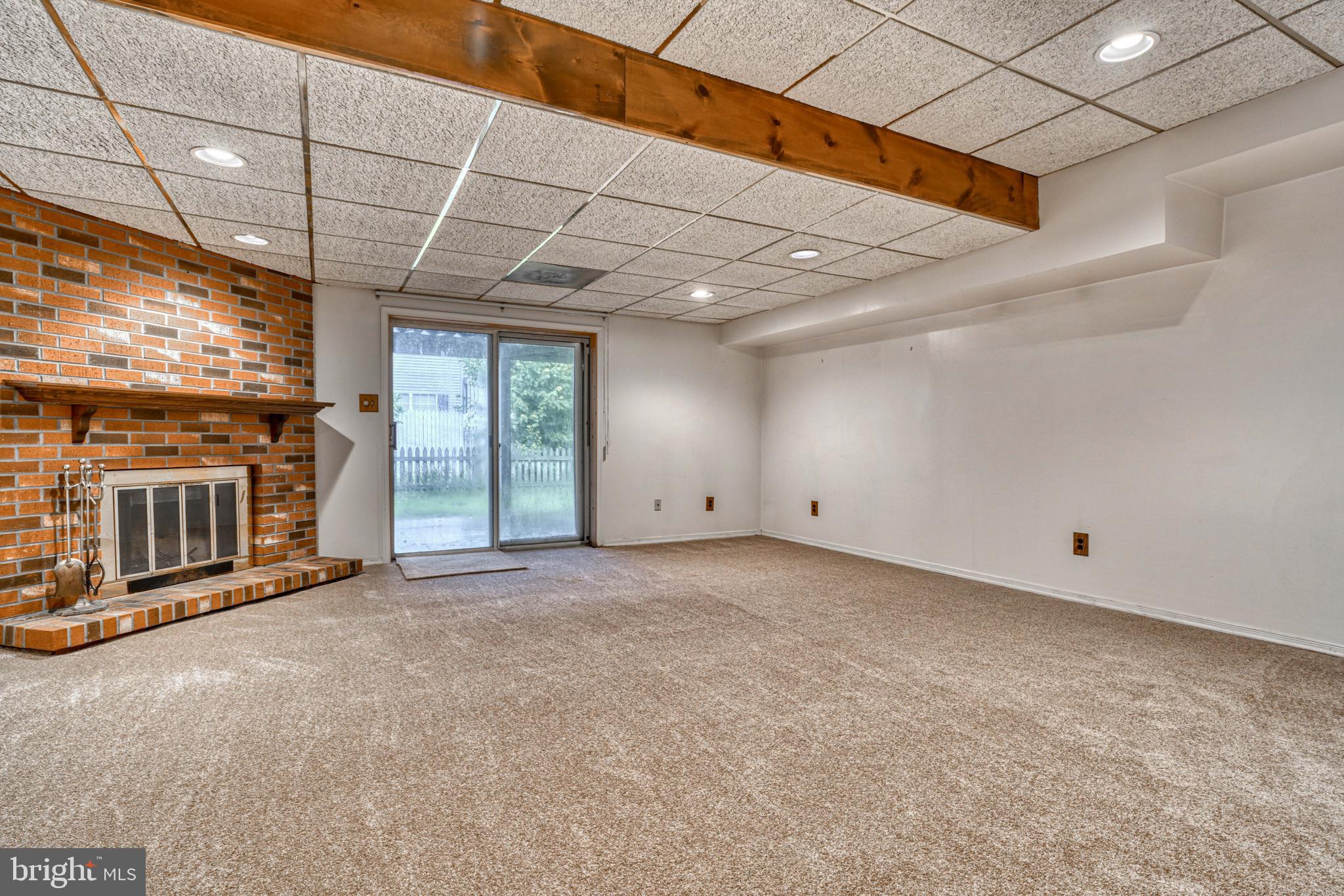 SEVEN COURTS - Residential