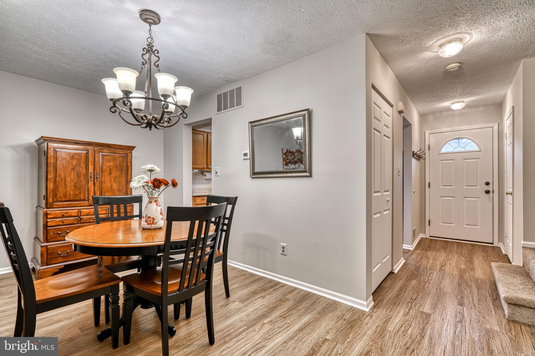 SEVEN COURTS - Residential