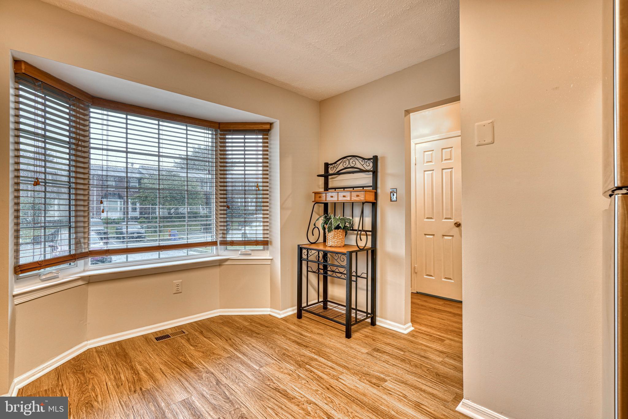 SEVEN COURTS - Residential