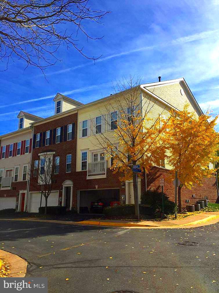 HIGH POINTE AT JEFFERSON PARK - Residential