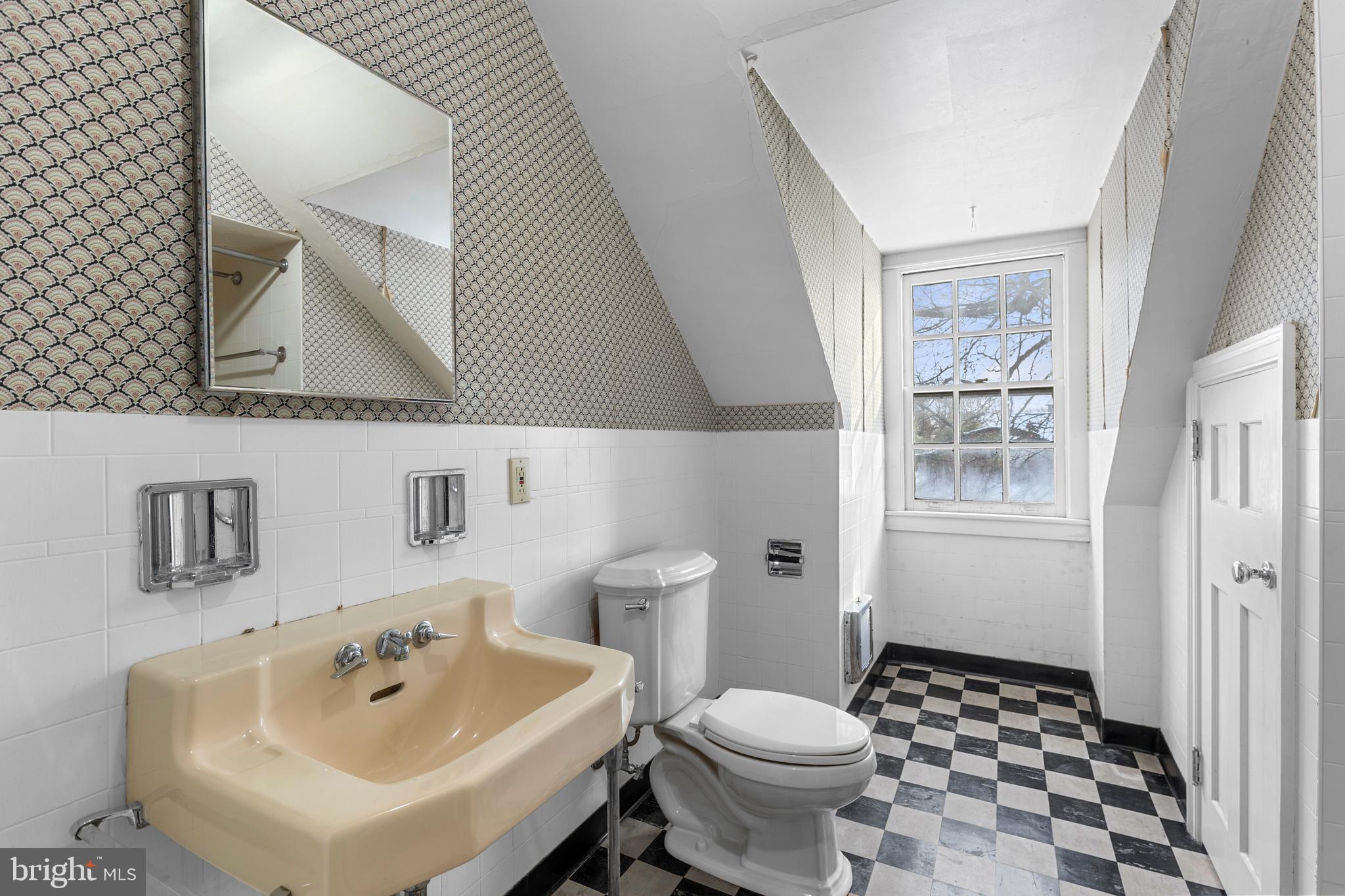 SCHOOL LANE HILLS - Residential